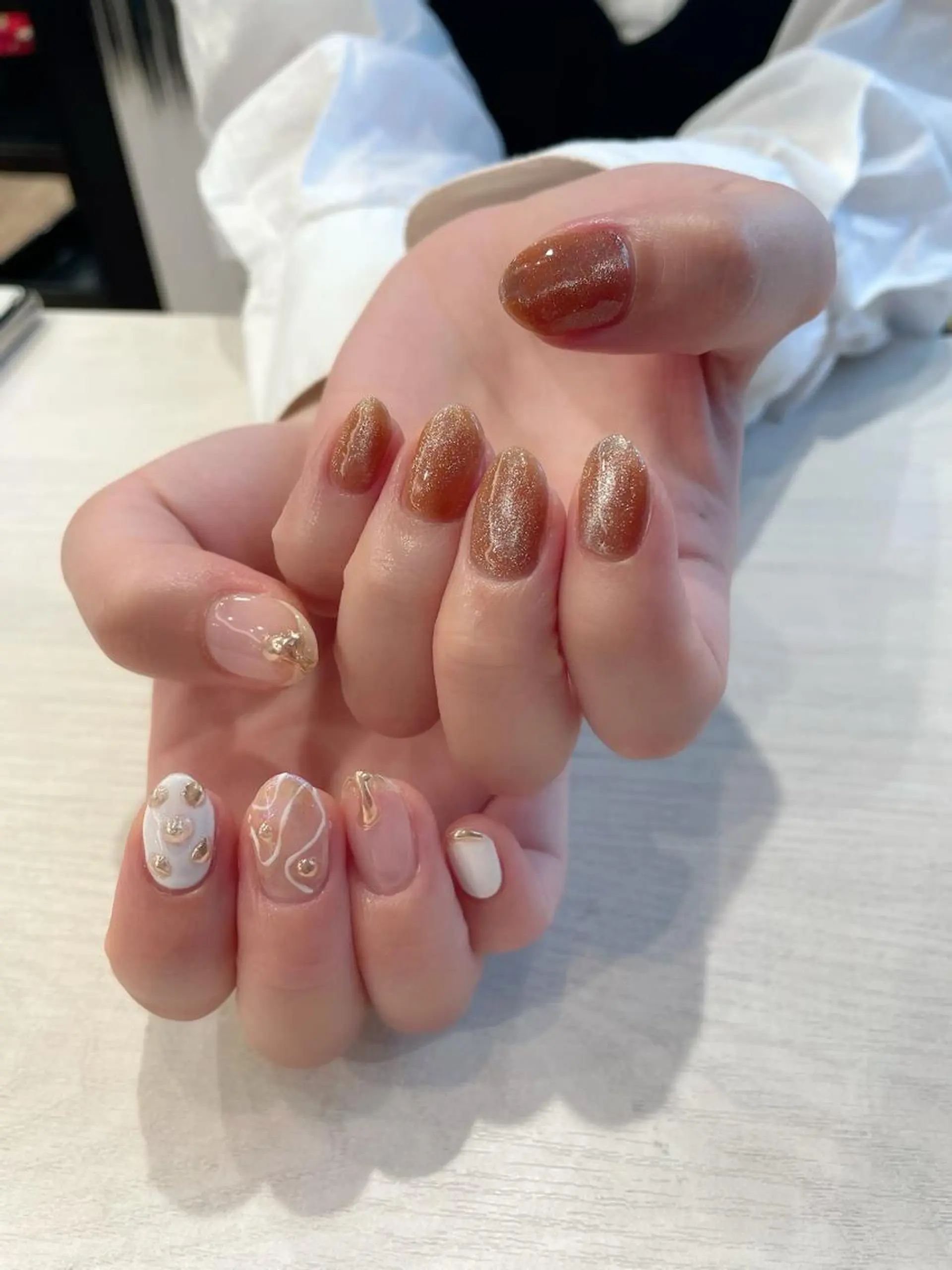 ネイル マグネットネイル ニュアンスネイル 成瀬 妃生路のヘアスタイル