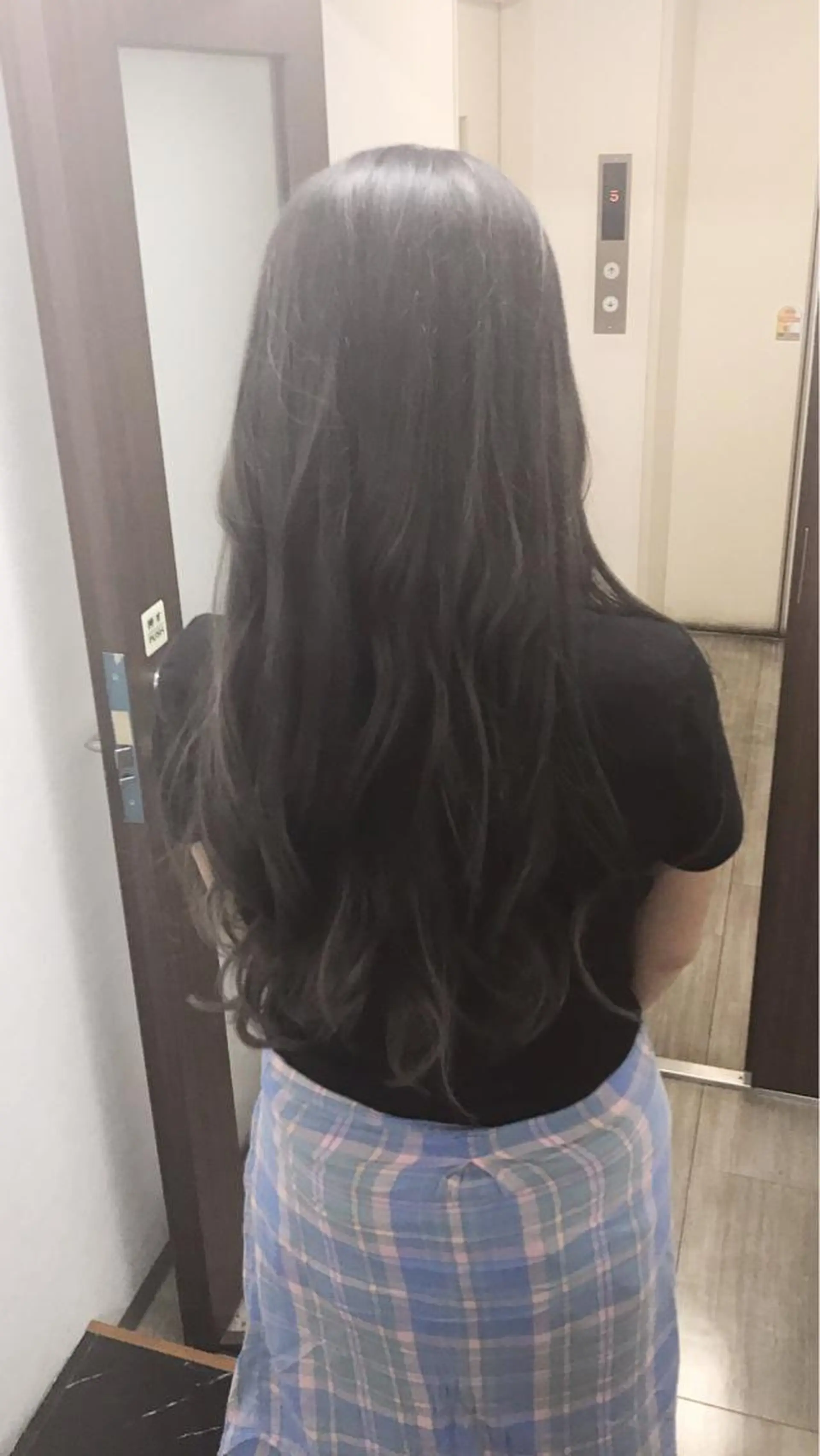 ロング カラー ヤナ マネージャーのヘアスタイル