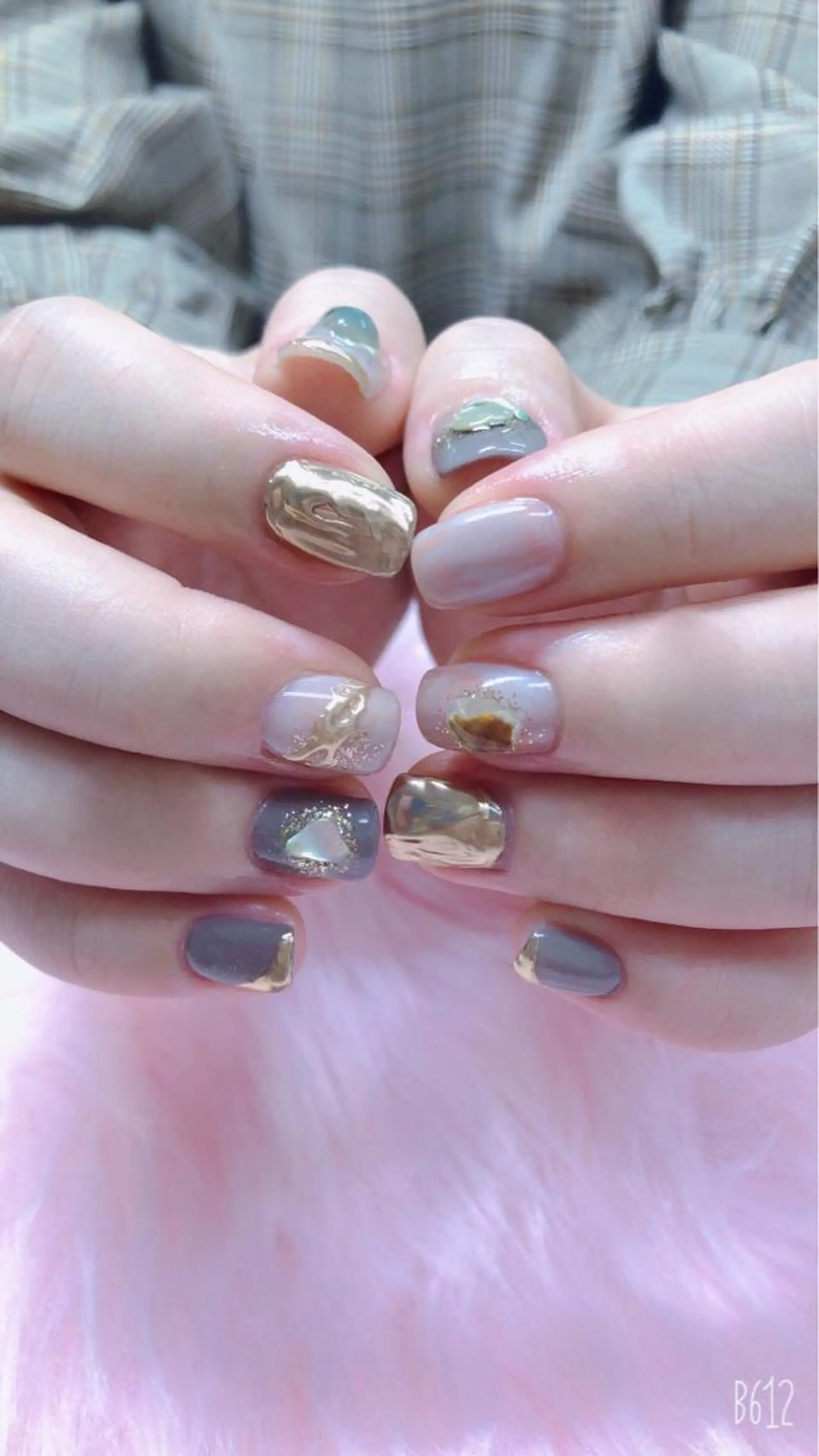 ネイル ミラーネイル ニュアンスネイル ハンドネイル MoonNail ユリ🌸のネイルデザイン