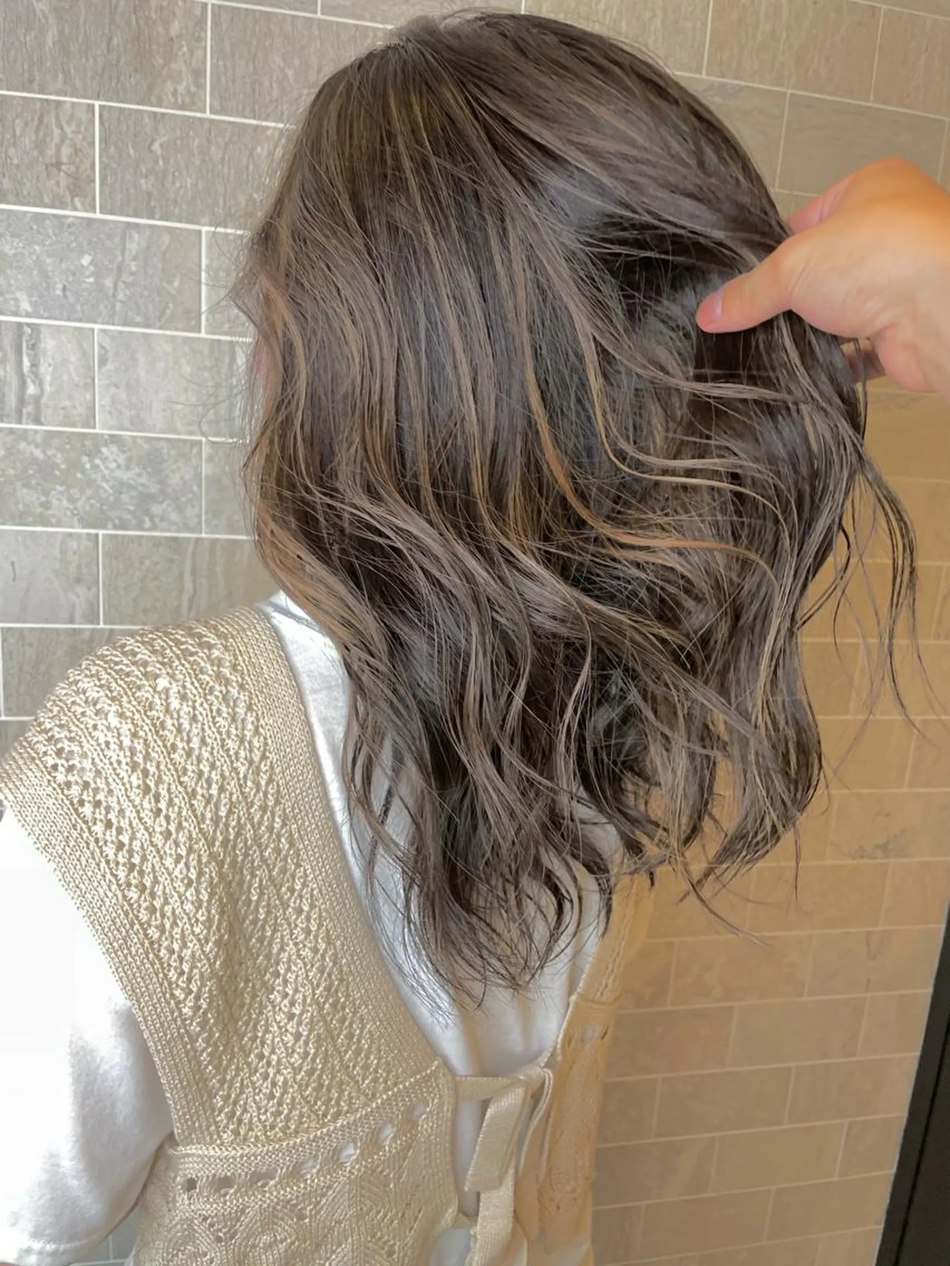 セミロング ヘアカラー ブリーチ毛矯正.髪質 改善.髪にドラマをのヘアスタイル