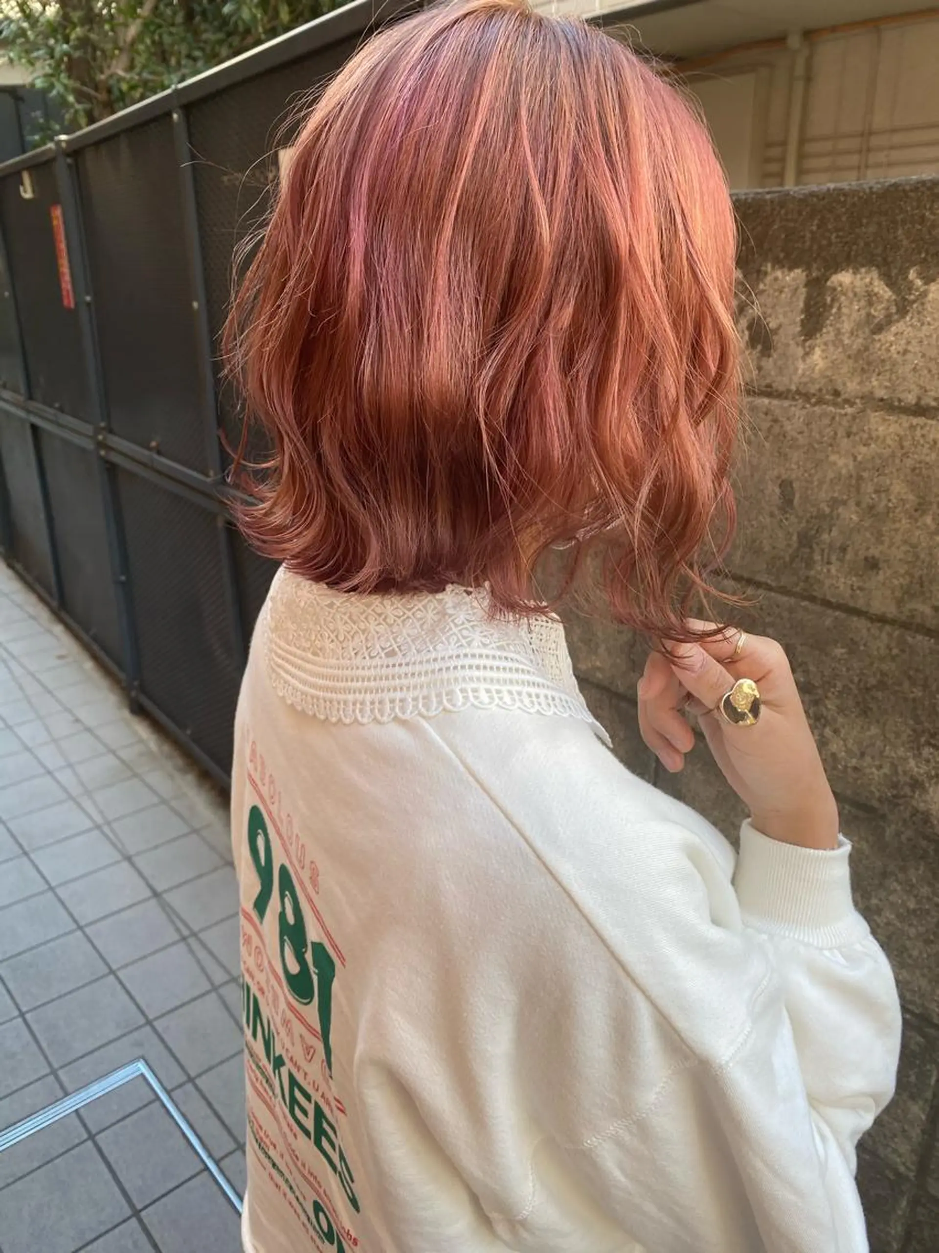 ミディアム カラー ブリーチ ピンクカラー 髪質改善、エクステ 山口卓哉のヘアスタイル