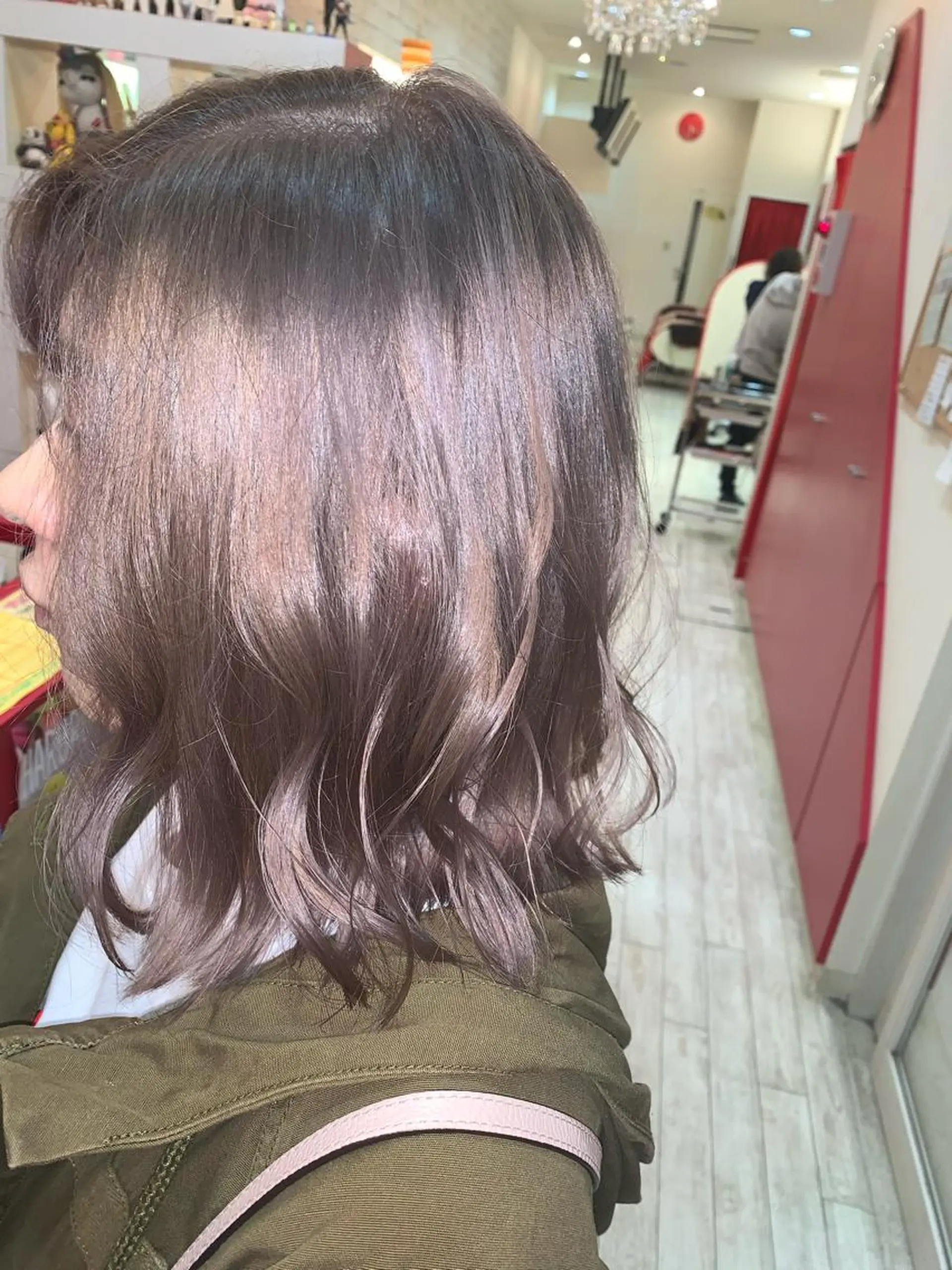 ミディアム カラー ヘアアレンジ 今村公介 ブリーチ特化、派手髪のヘアスタイル