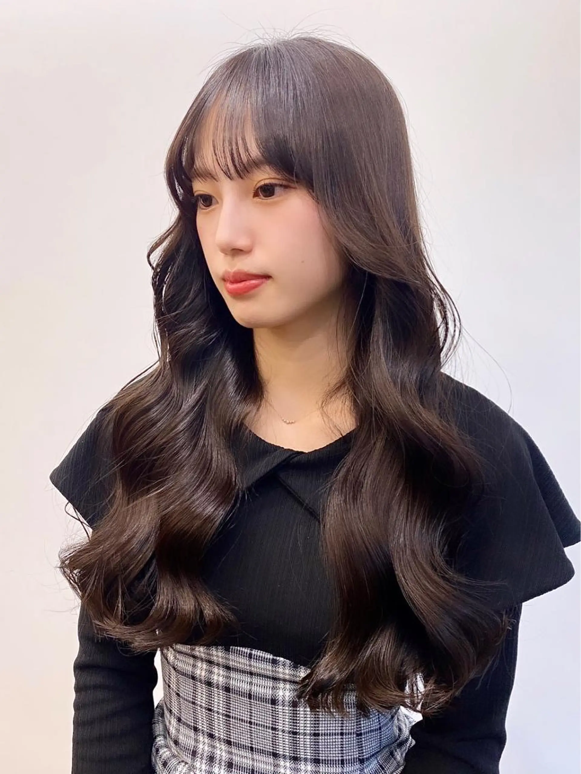 ロング カラー アッシュ アッシュブラック アッシュブラウン アッシュグレー アッシュグレージュ カット ヘアカラー トリートメント 韓国風×透明感カラー 髪質改善オタベシンヤのヘアスタイル