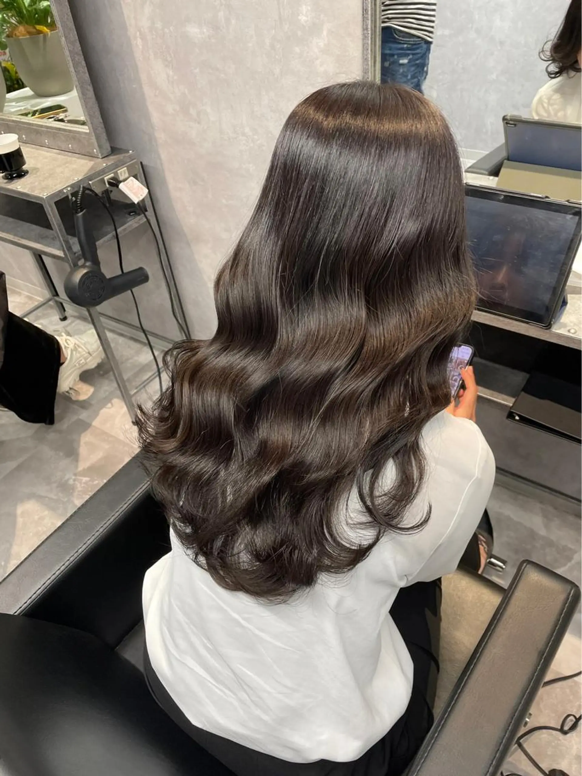 セミロング カラー mimiiy梅田 中崎町ハイトーンのヘアスタイル