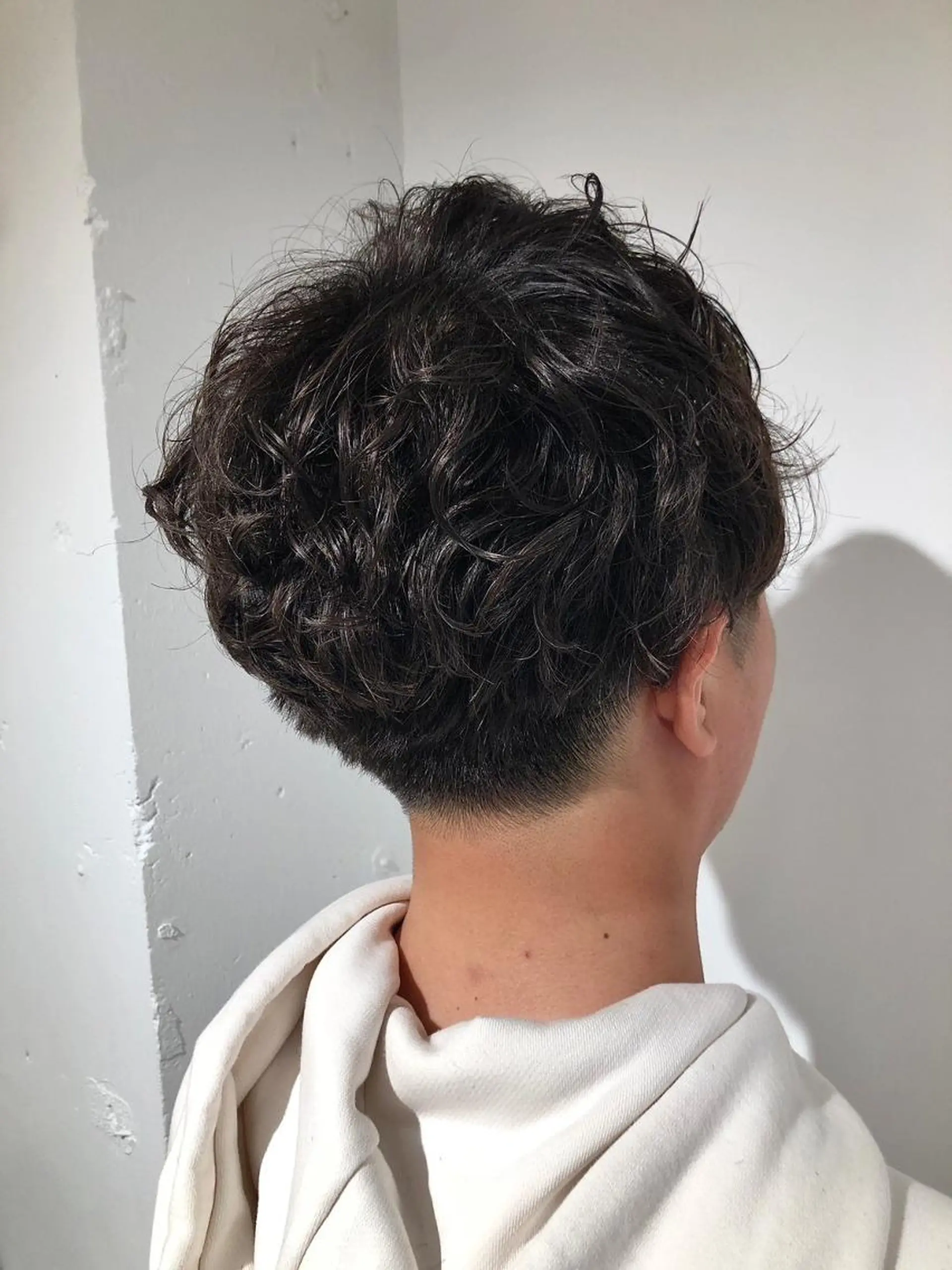 ショート パーマ メンズ アップバング ビジネス マッシュ メンズパーマ メンズツイストパーマ 高橋 英彦のヘアスタイル