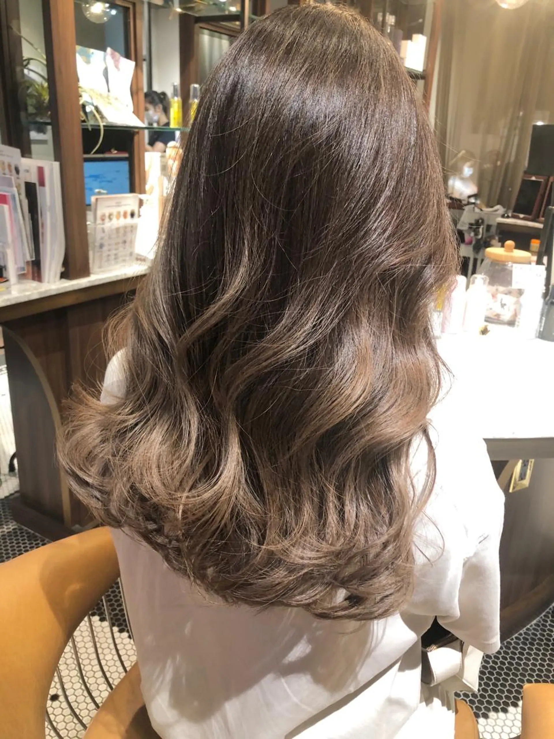 ロング カラー グラデーションカラー グレージュ ハイライトカラー ハイライト 上品な大人レイヤー 🍀渋谷🍀濱口敬太のヘアスタイル