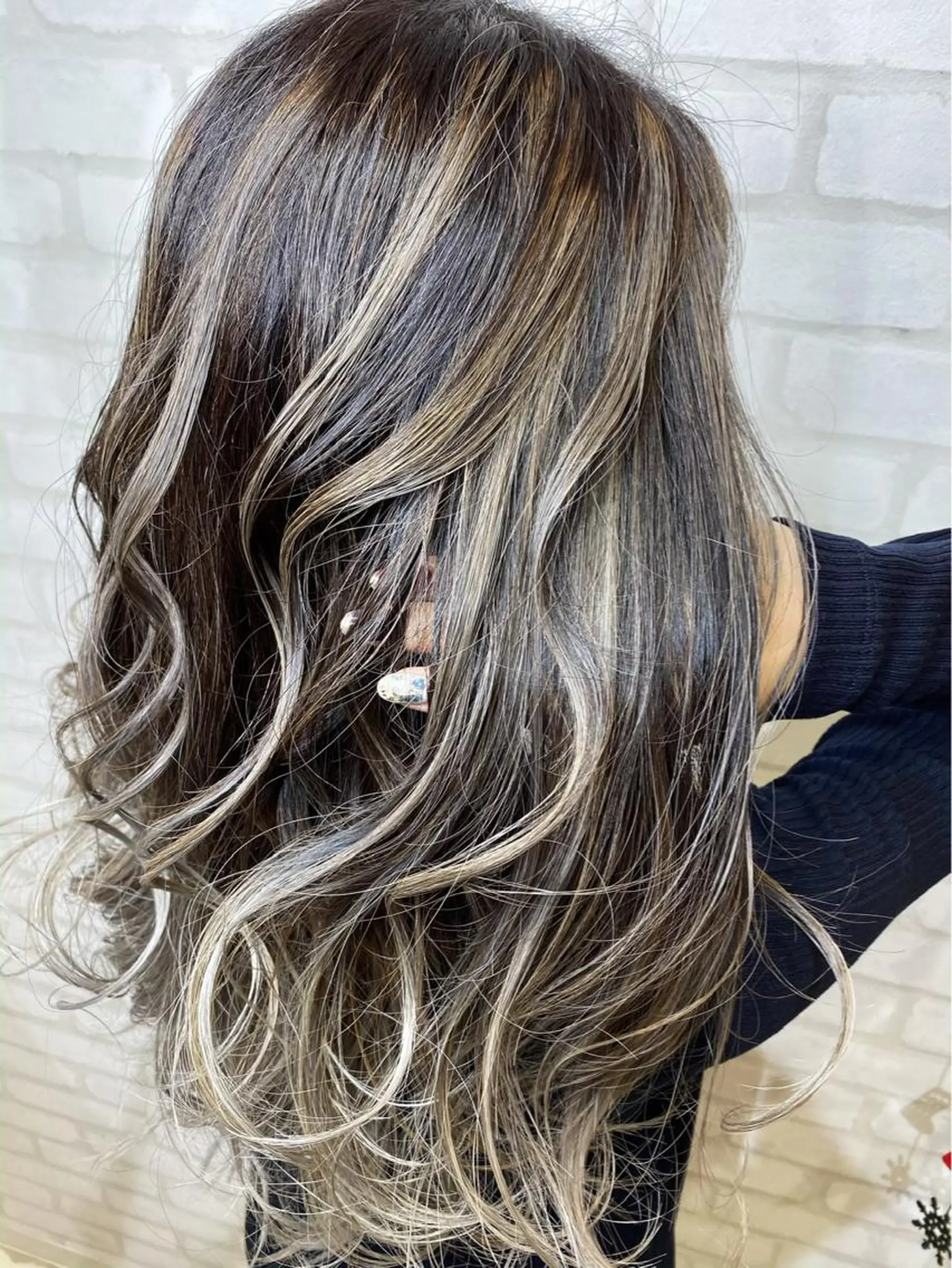ミディアム カラー シールエクステ バレイヤージュ ブリーチ ケアブリーチ ダブルカラー 新越谷 西口徒歩1分 寒色カラー 日和佐のヘアスタイル