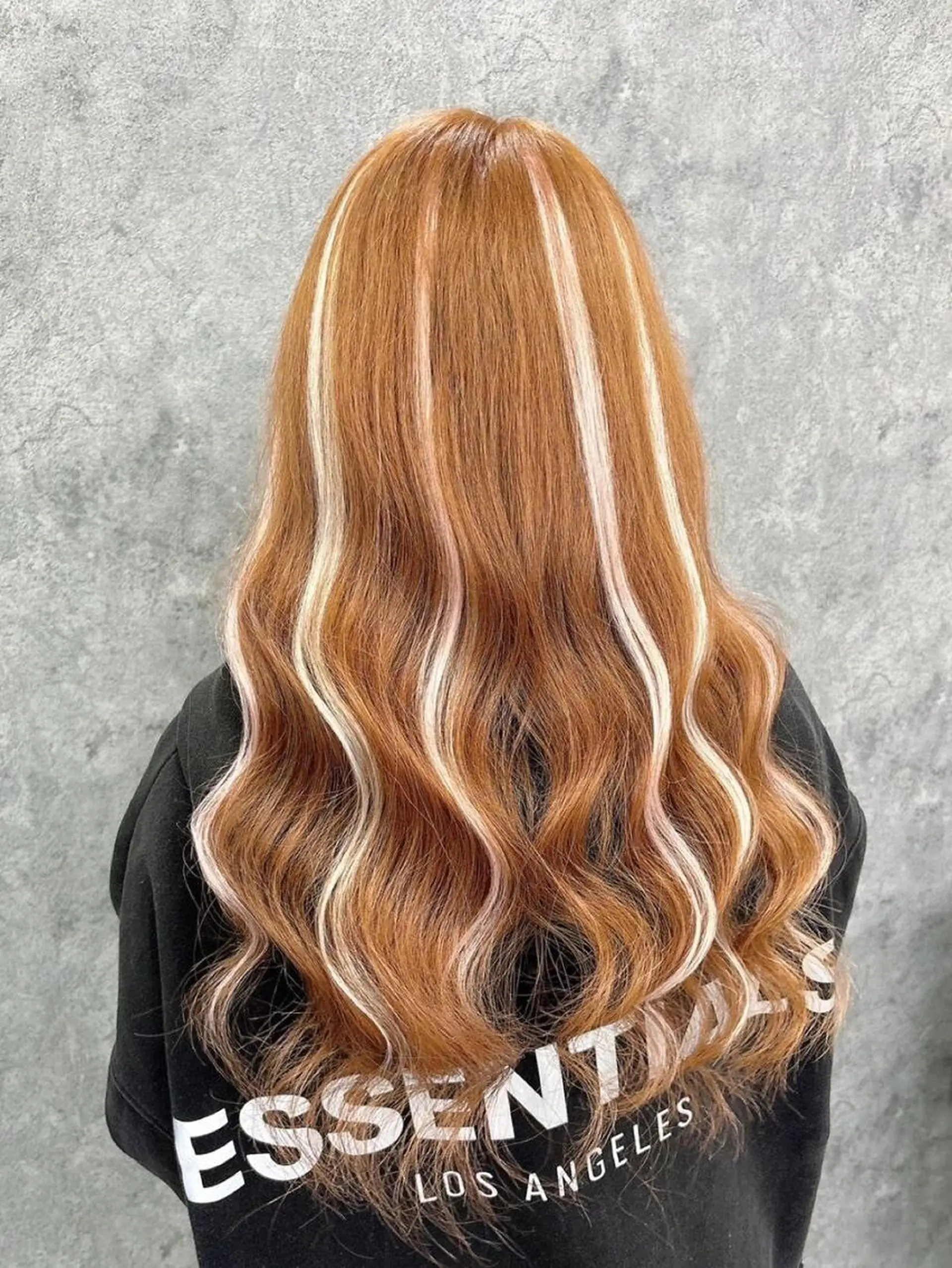 カラー ロング シールエクステ バレイヤージュ ベージュカラー ブリーチ ケアブリーチ MORI MARIKAのヘアスタイル