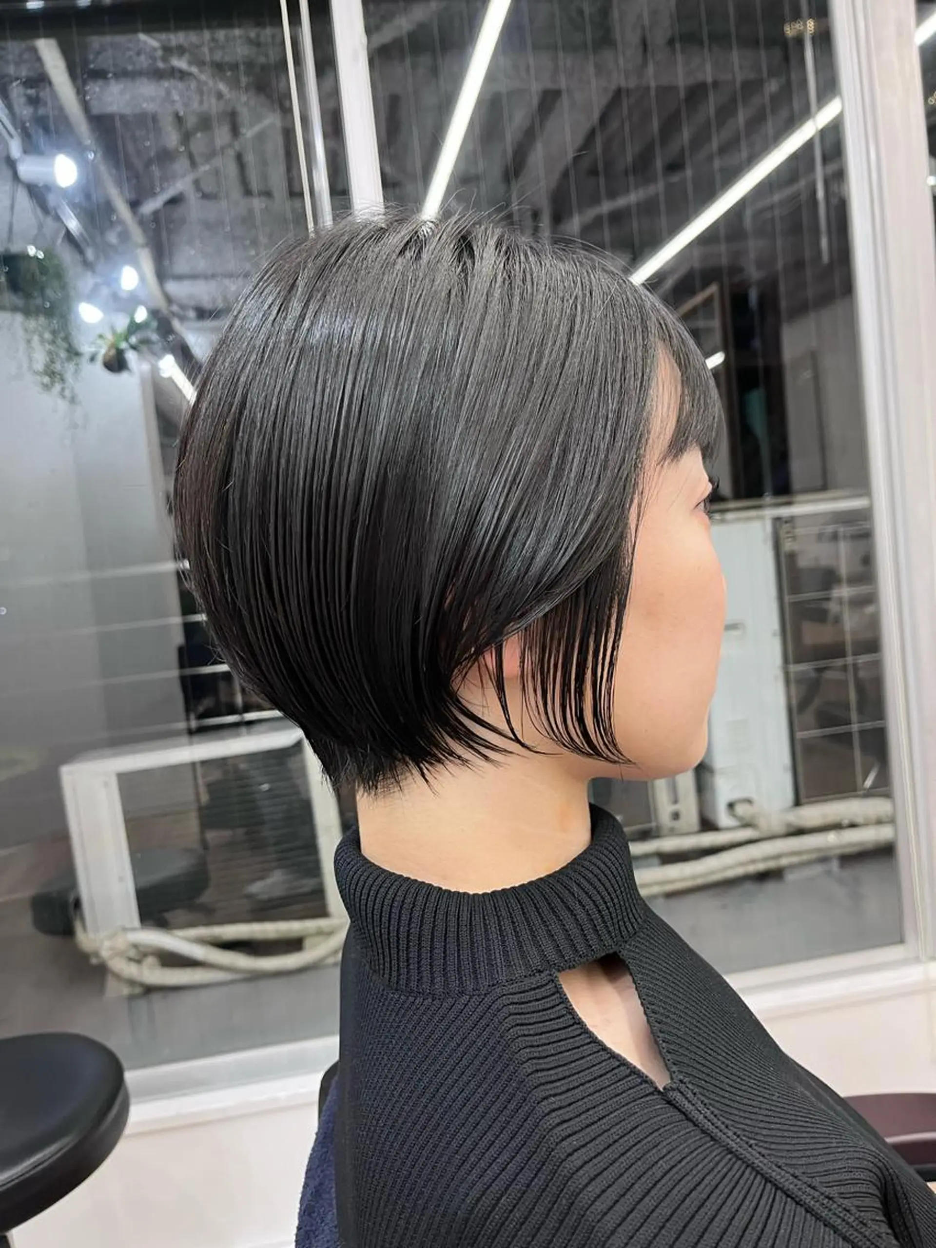 ショート カラー 黒髪 ブルーカラー ブルーブラック インナーカラー くせ毛 渋谷レイヤーカット❌ 縮毛矯正専門/武田涼のヘアスタイル