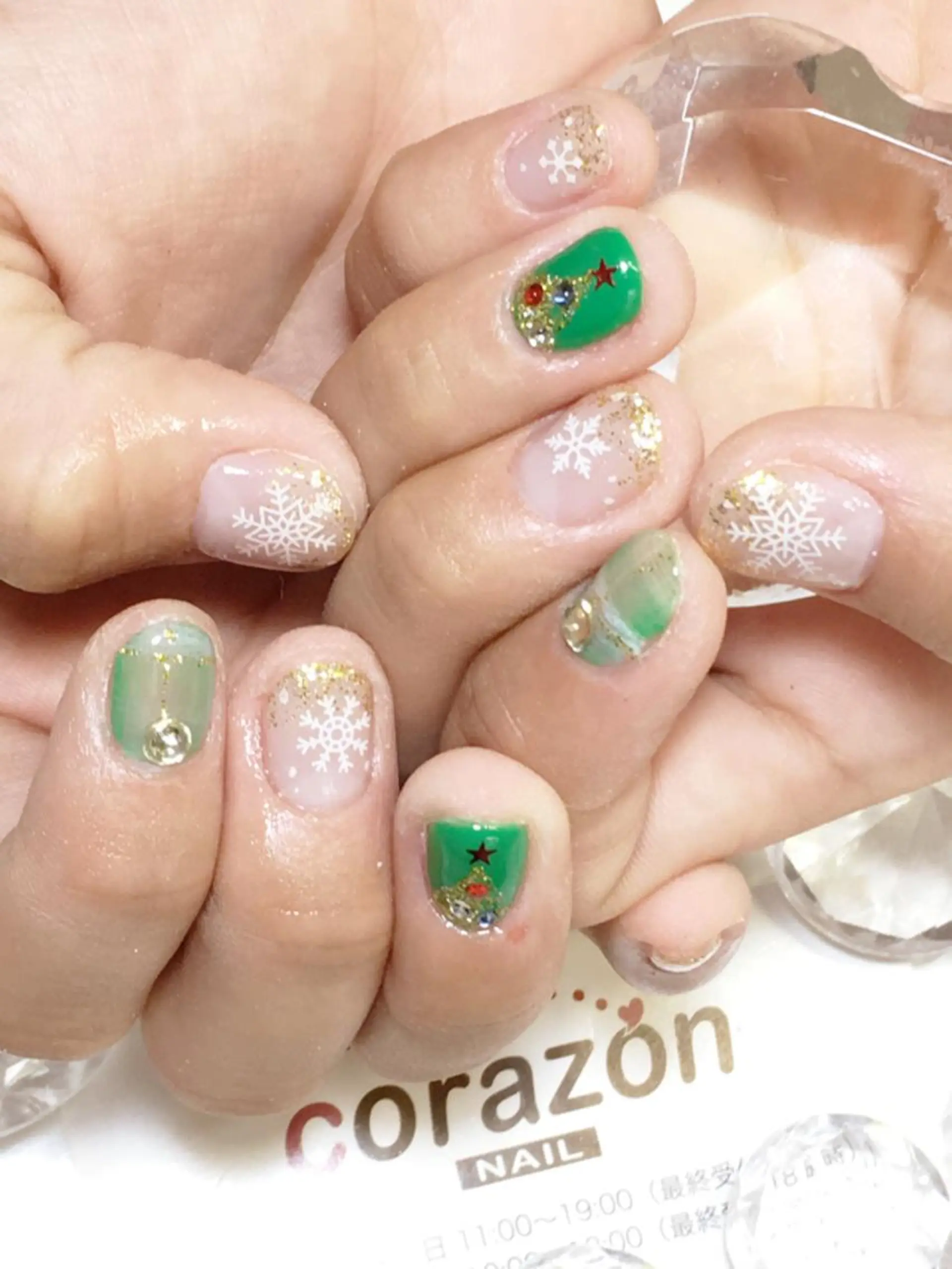 ネイル ゴールド グラデーション グリーン ラメ(グリッター) ネイリスト aicoのネイルデザイン