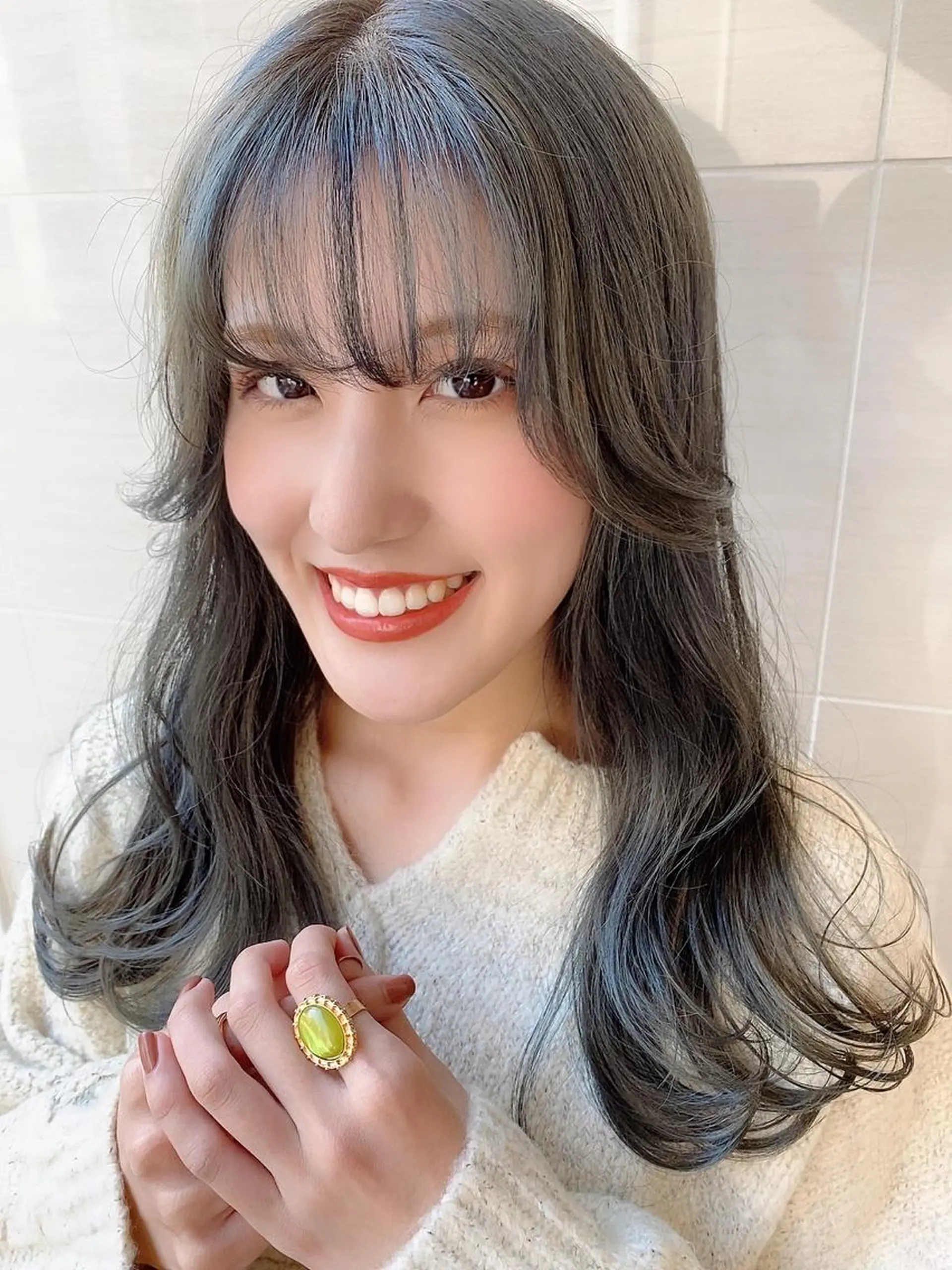 ロング カラー ベージュカラー オリーブベージュ カット ヘアカラー トリートメント 伊藤 かなのヘアスタイル