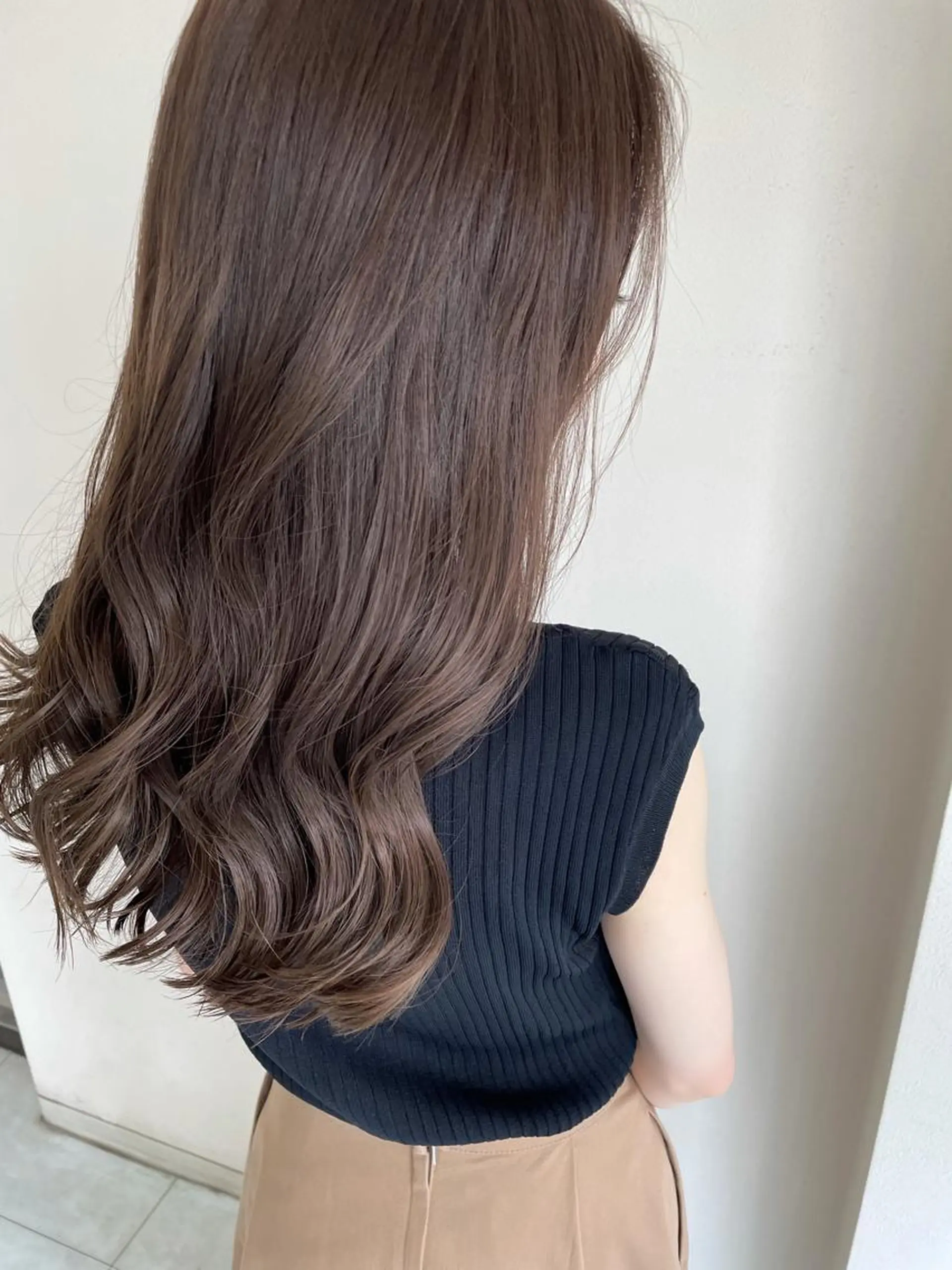 ロング カラー アッシュ ベージュカラー 金井愛華 【monolith】のヘアスタイル