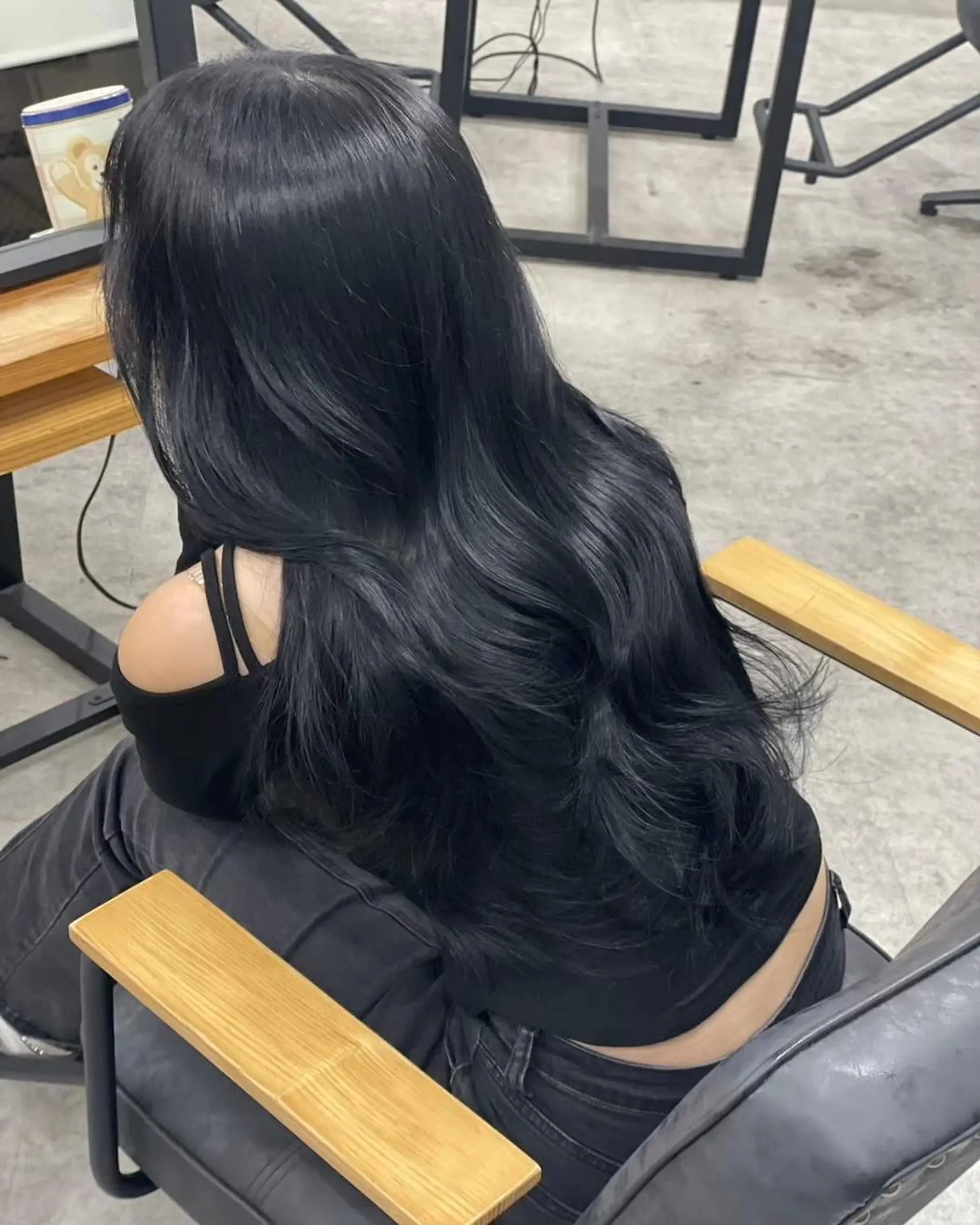 ロング カラー ショートボブ バレイヤージュ ベージュカラー 黒髪 ブリーチ カット ヘアカラー ili 梅田のヘアスタイル