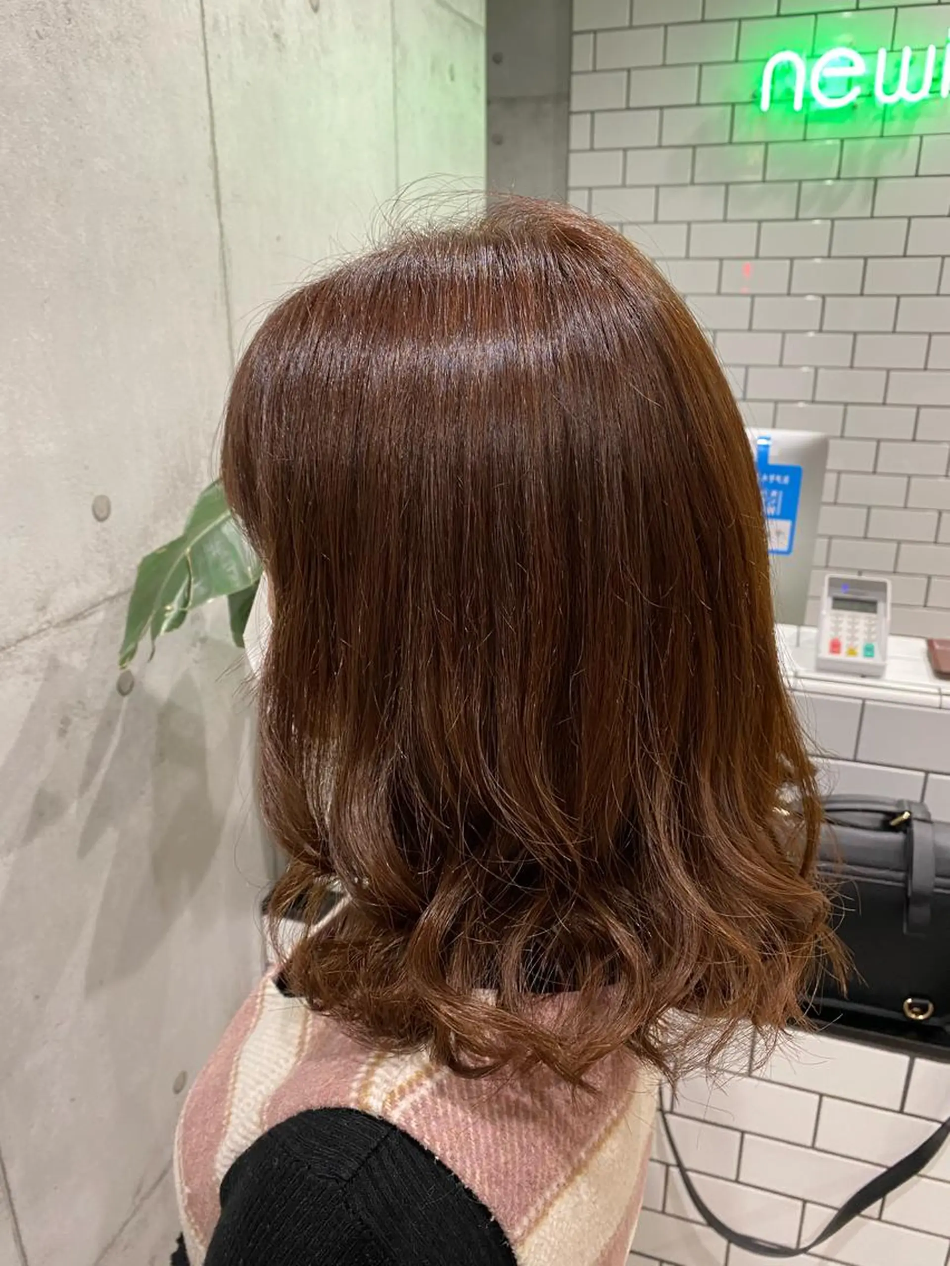 ミディアム カラー newi赤羽 HINATAのヘアスタイル