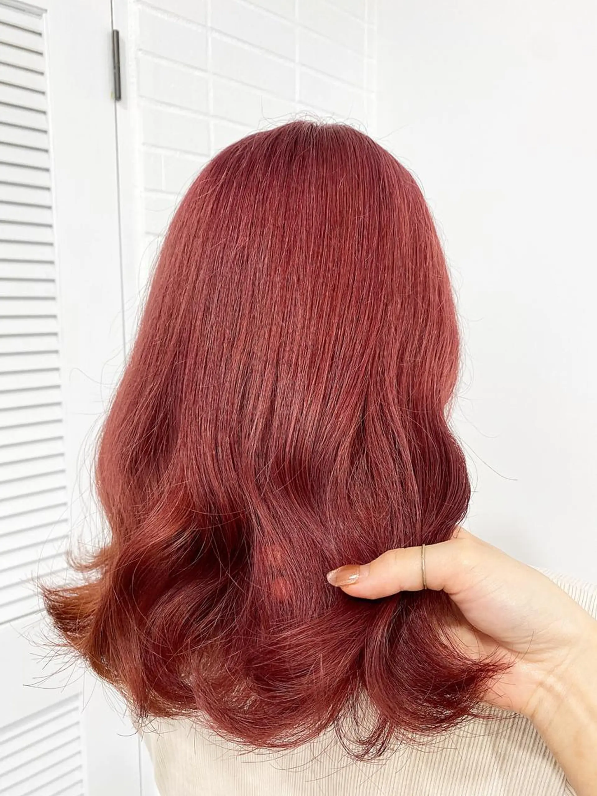 セミロング カラー ヘアアレンジ ブリーチ レッドカラー カット ヘアカラー トリートメント ヘアセット レイヤー/ハイトーン 🧸SENAのヘアスタイル