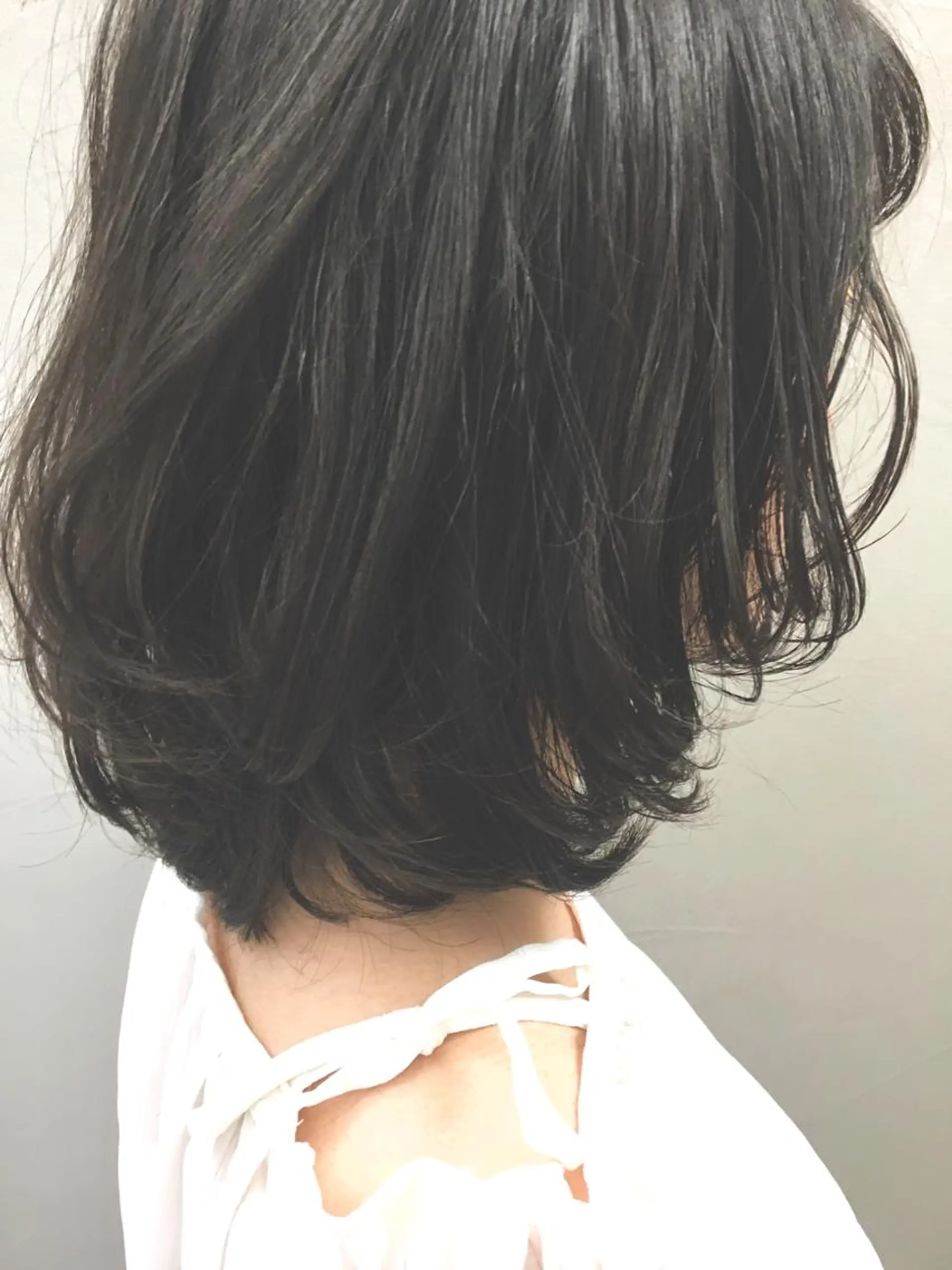 ミディアム カラー アッシュ 黒髪 グレージュ ボブ 代表　土屋ヒロユキ ショートカットのヘアスタイル