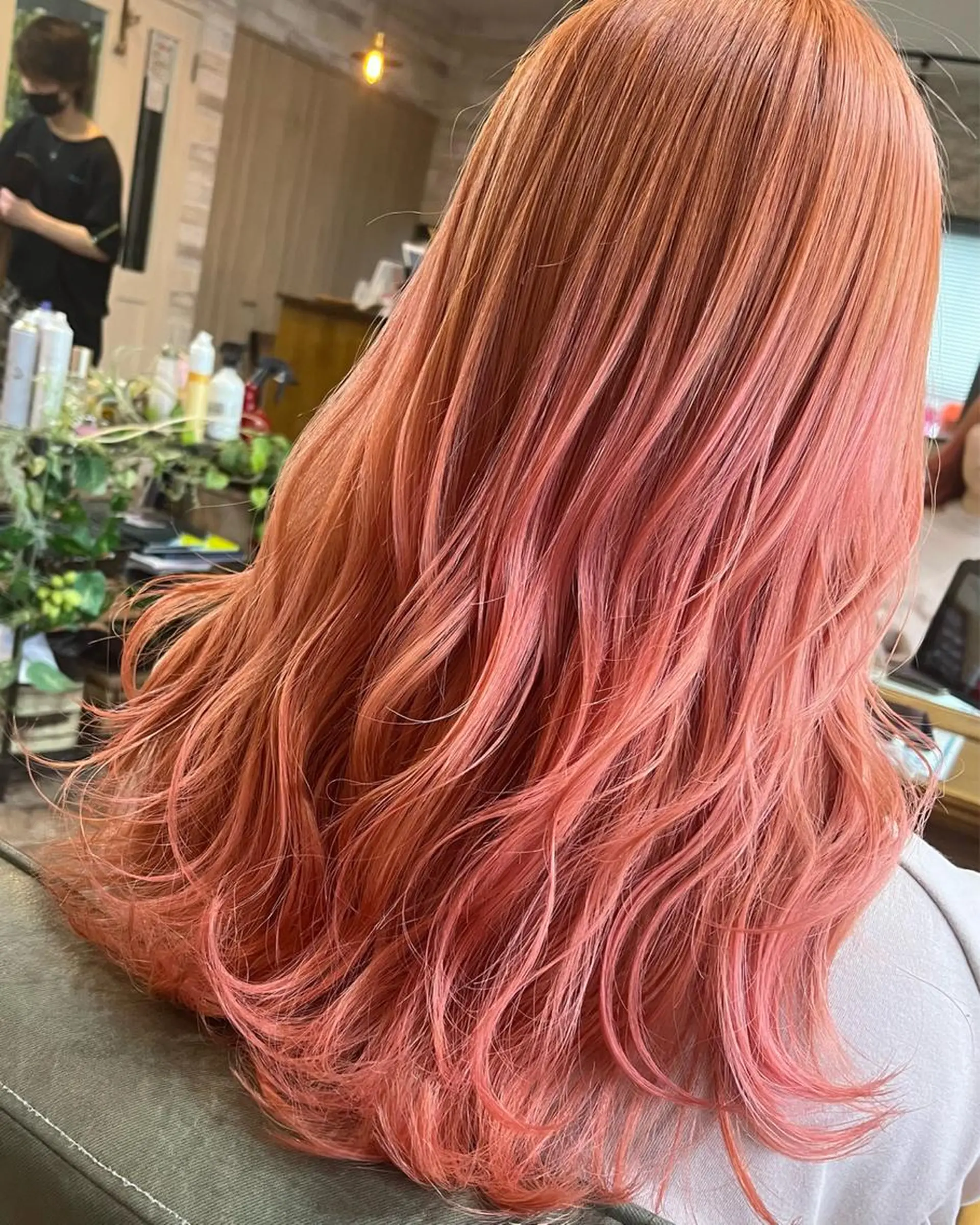 ロング Lilly 中谷友里のヘアスタイル