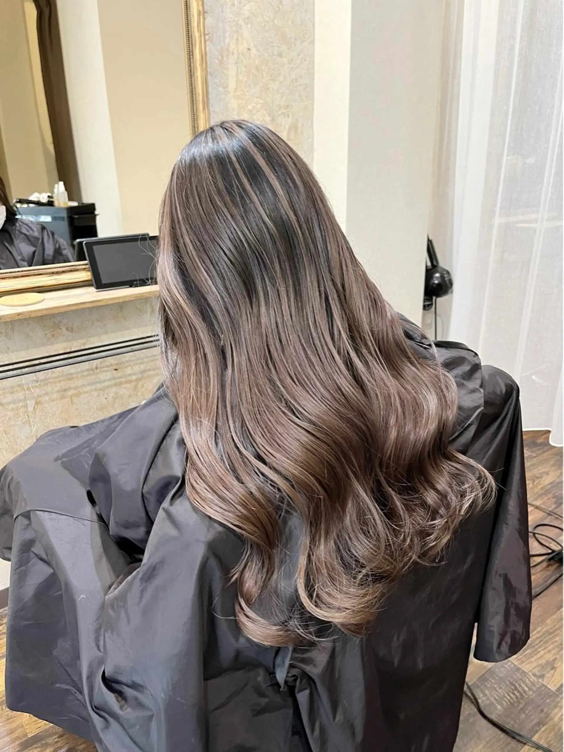 ロング ヘアカラー トリートメント Tsuyoki .のヘアスタイル