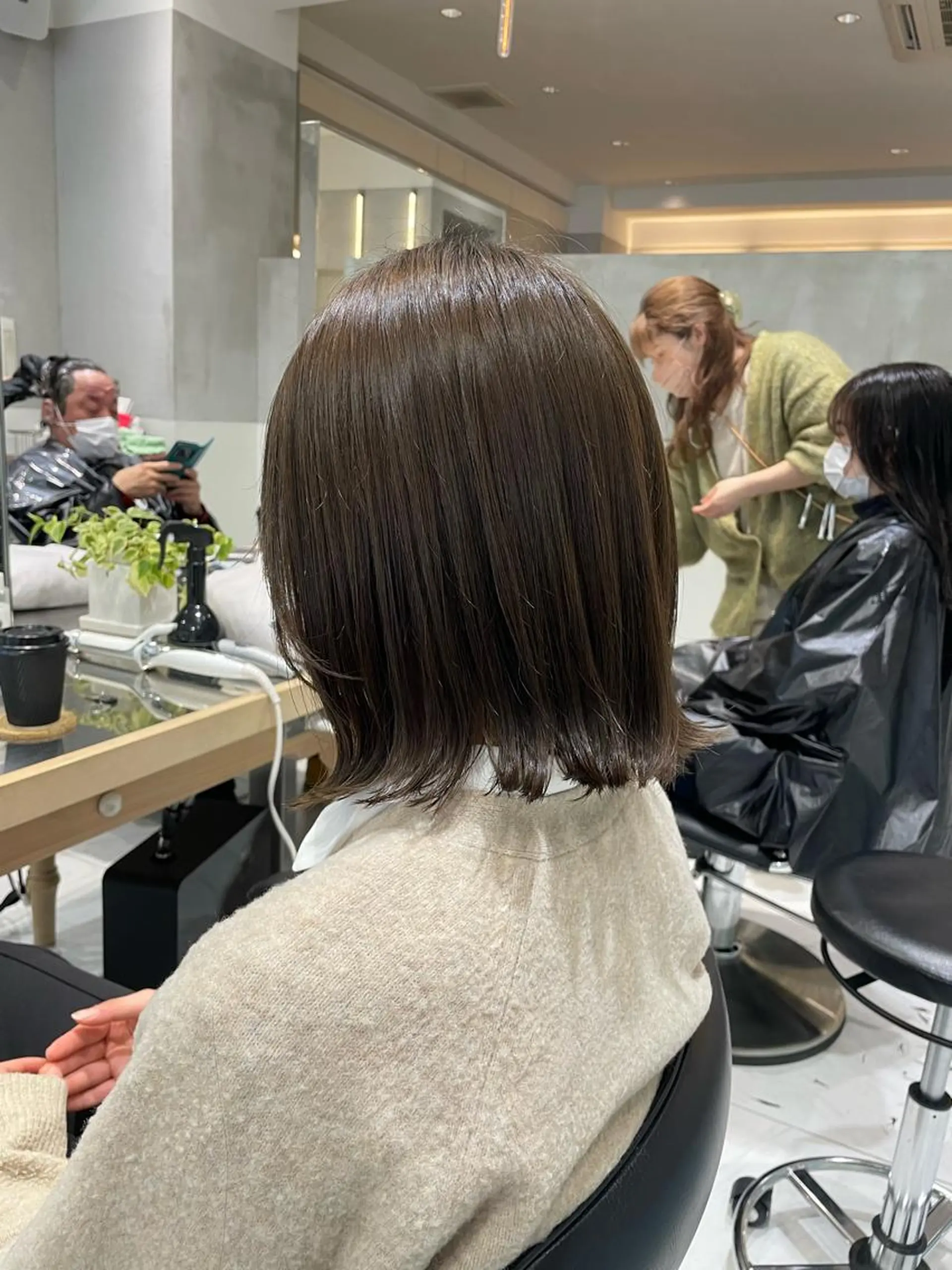 ショート ボブ 外ハネヘア ヘアカラー トリートメント ヘッドスパ ヘアセット オリーブ カラー✨有坂映哉のヘアスタイル
