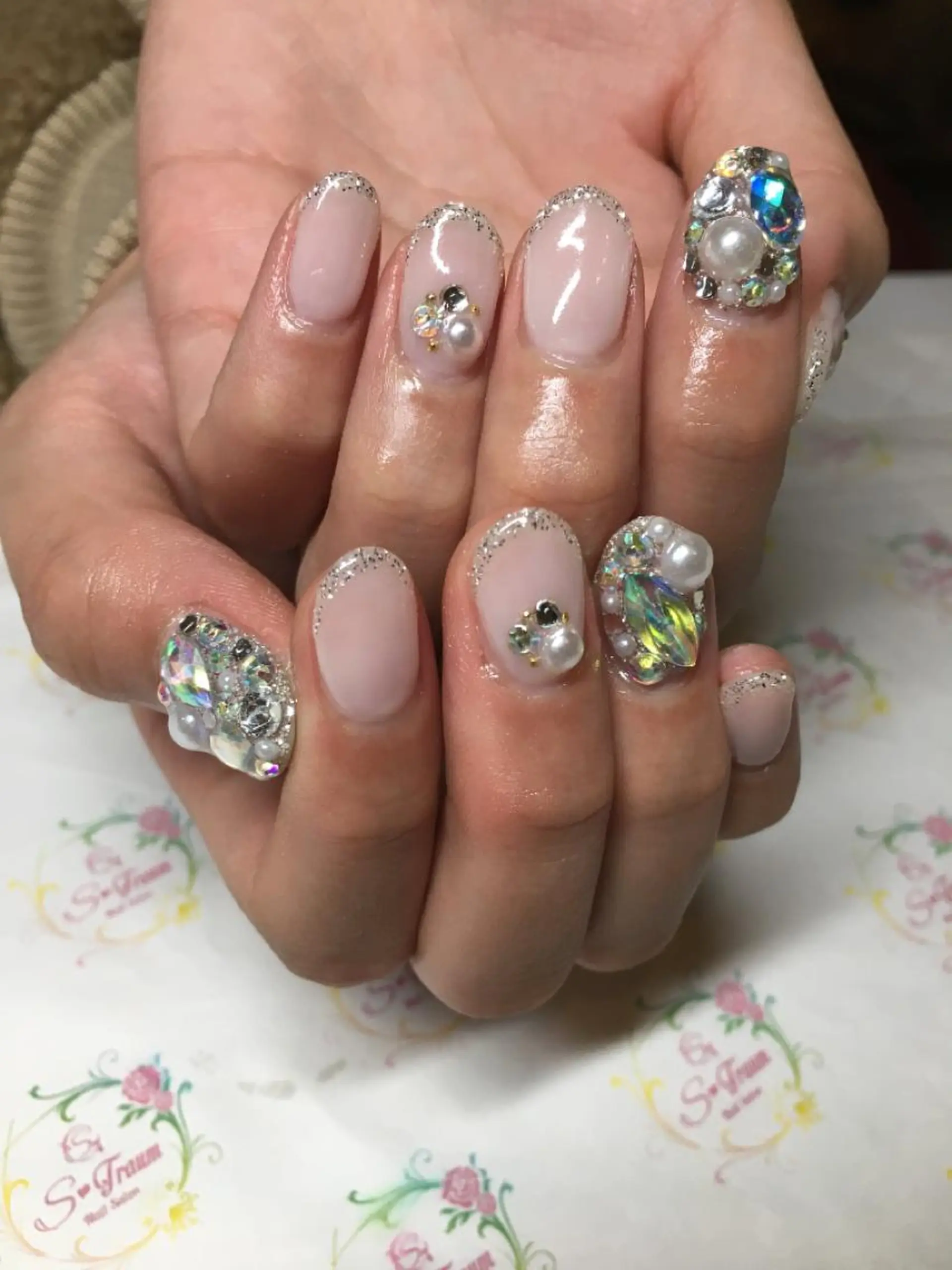 ネイル アートネイル 成人式 ジェルネイル ストーンネイル Nail Salon S-Traumのネイルデザイン