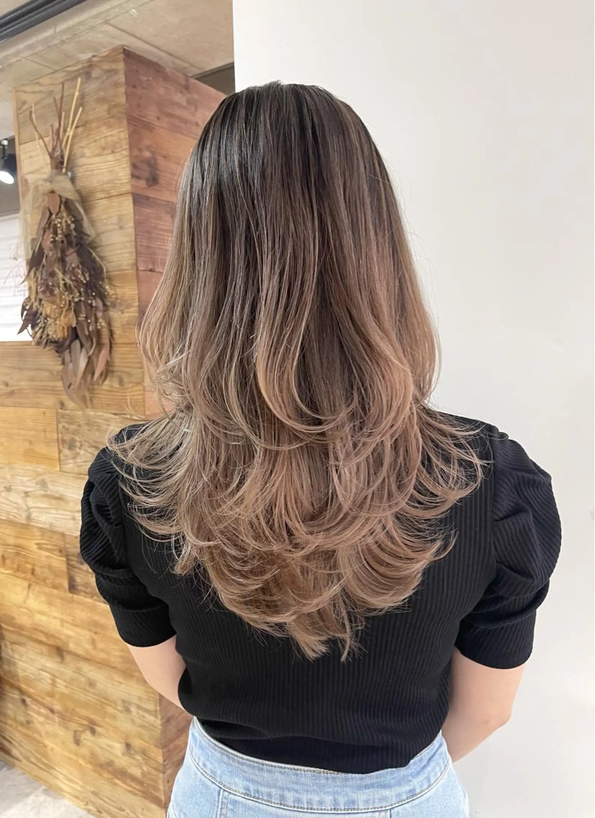 セミロング カラー アッシュ バレイヤージュ ベージュカラー ブリーチ グラデーションカラー ヘアカラー トリートメント 白髪ぼかしハイライト バレイヤージュヤマトのヘアスタイル