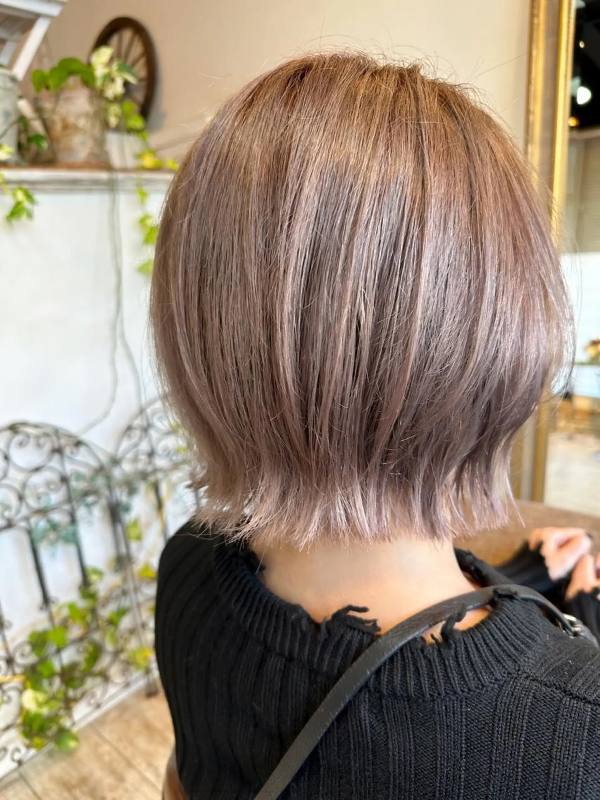 ミディアム カラー ベージュカラー ブリーチ ケアブリーチ ペールベージュ カット ヘアカラー トリートメント :::  gally :::のヘアスタイル