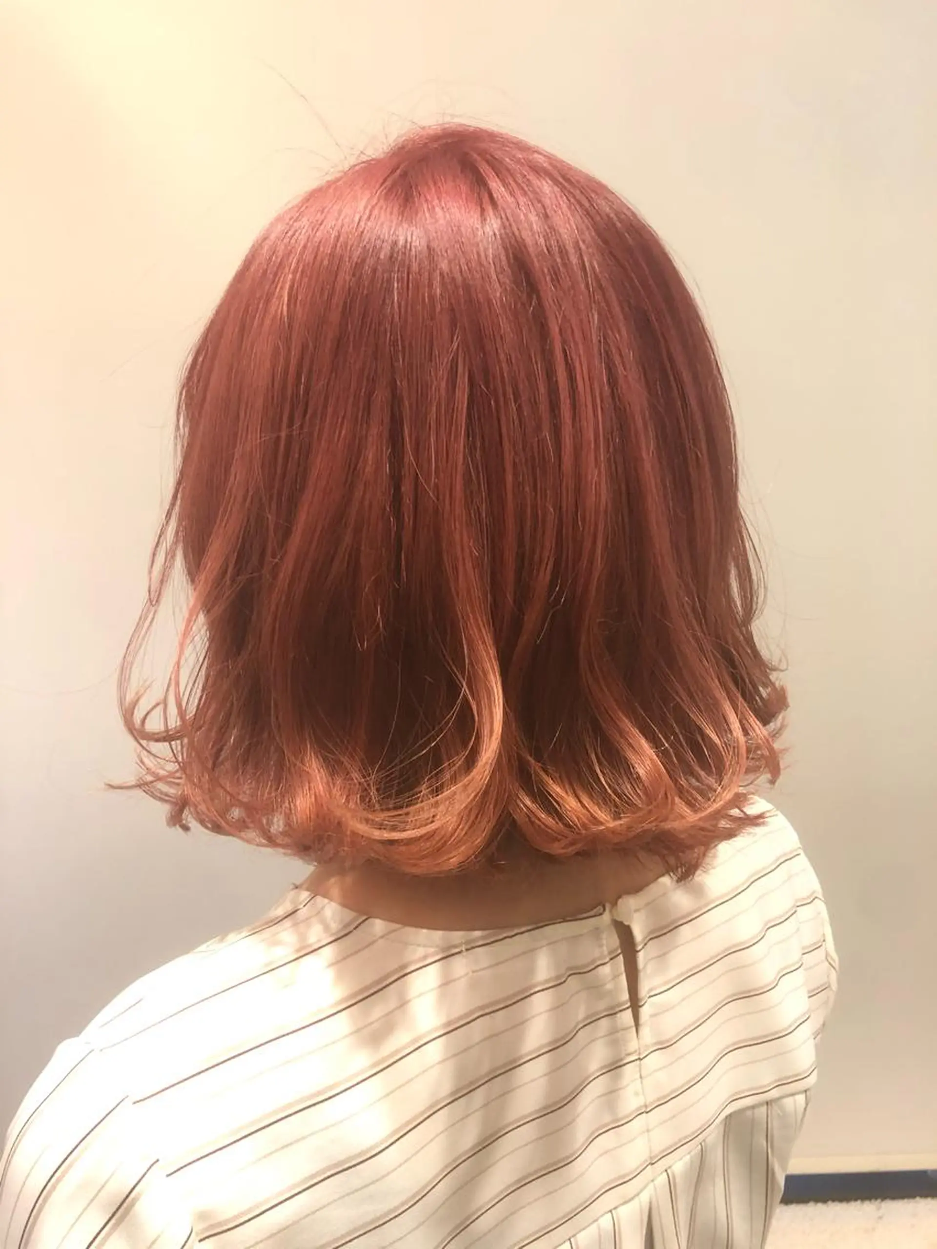 ミディアム カラー ベージュカラー ブリーチ ダブルカラー ピンクカラー ピンクベージュ ワタナベ テルマサのヘアスタイル