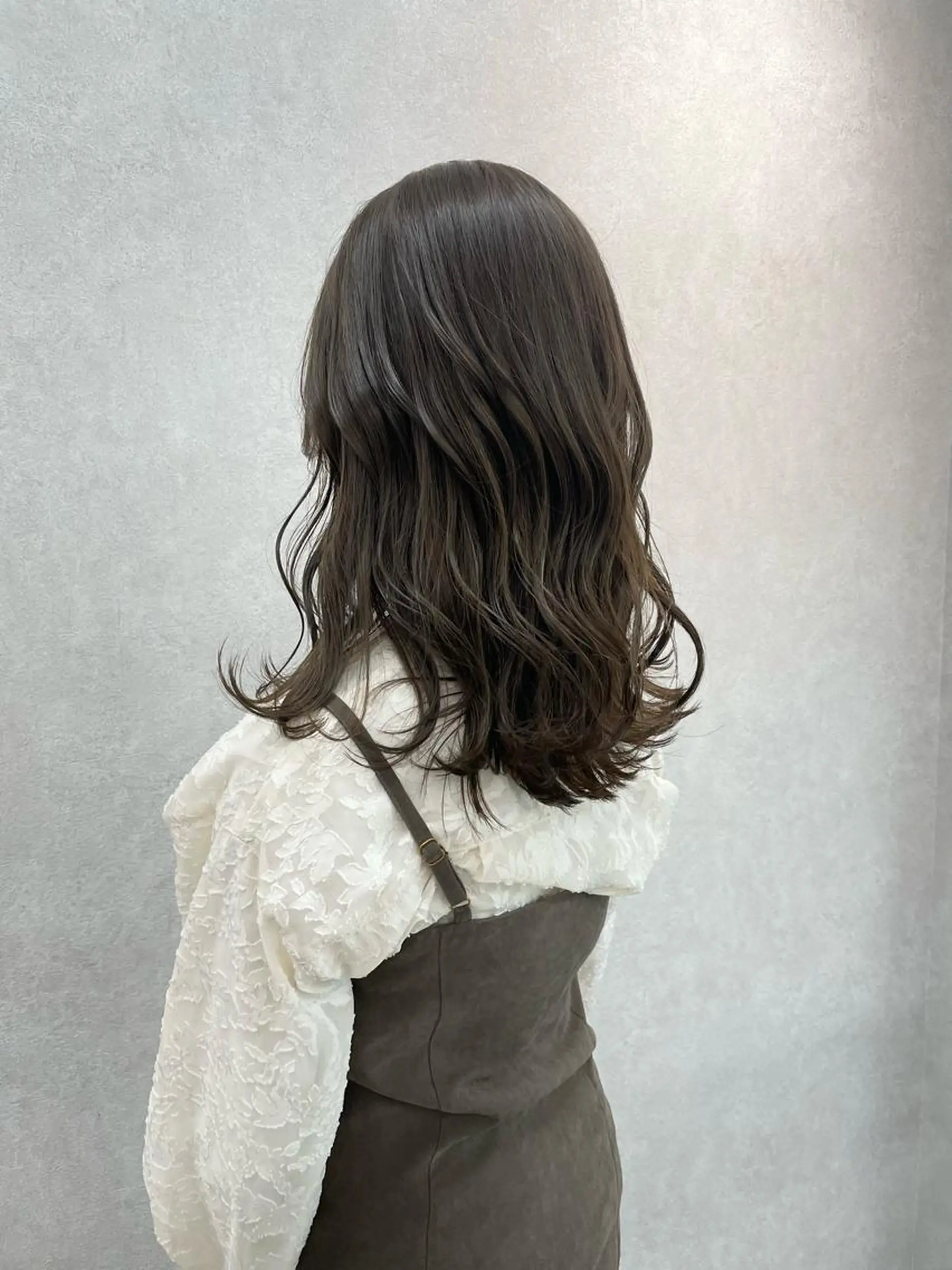 ミディアム カラー ベージュカラー オリーブベージュ カット ヘアカラー トリートメント いなみね はるきのヘアスタイル