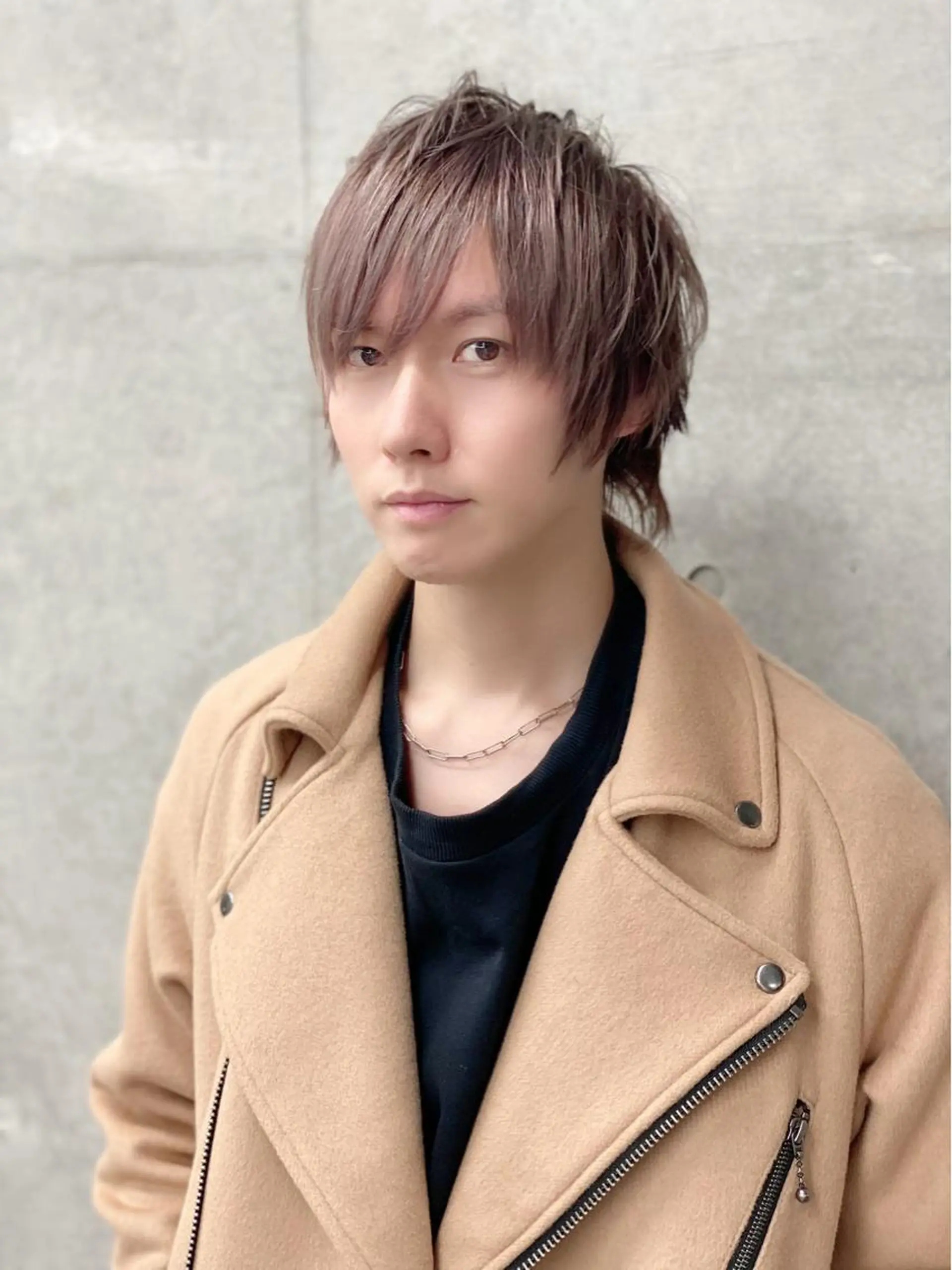 ショート メンズ メンズバレイヤージュ センターパート メンズハイライト メンズインナーカラー マッシュ 原宿アンリ 山下卓也のヘアスタイル