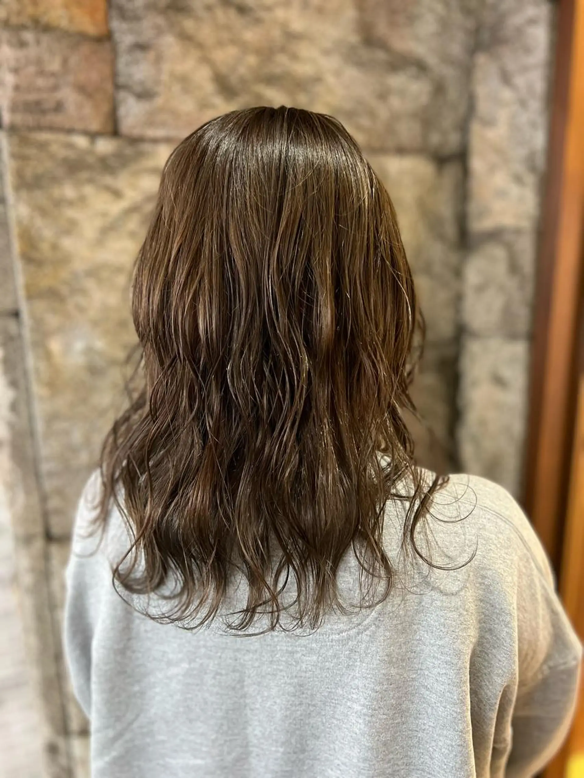 セミロング カラー 蓮見  友里のヘアスタイル
