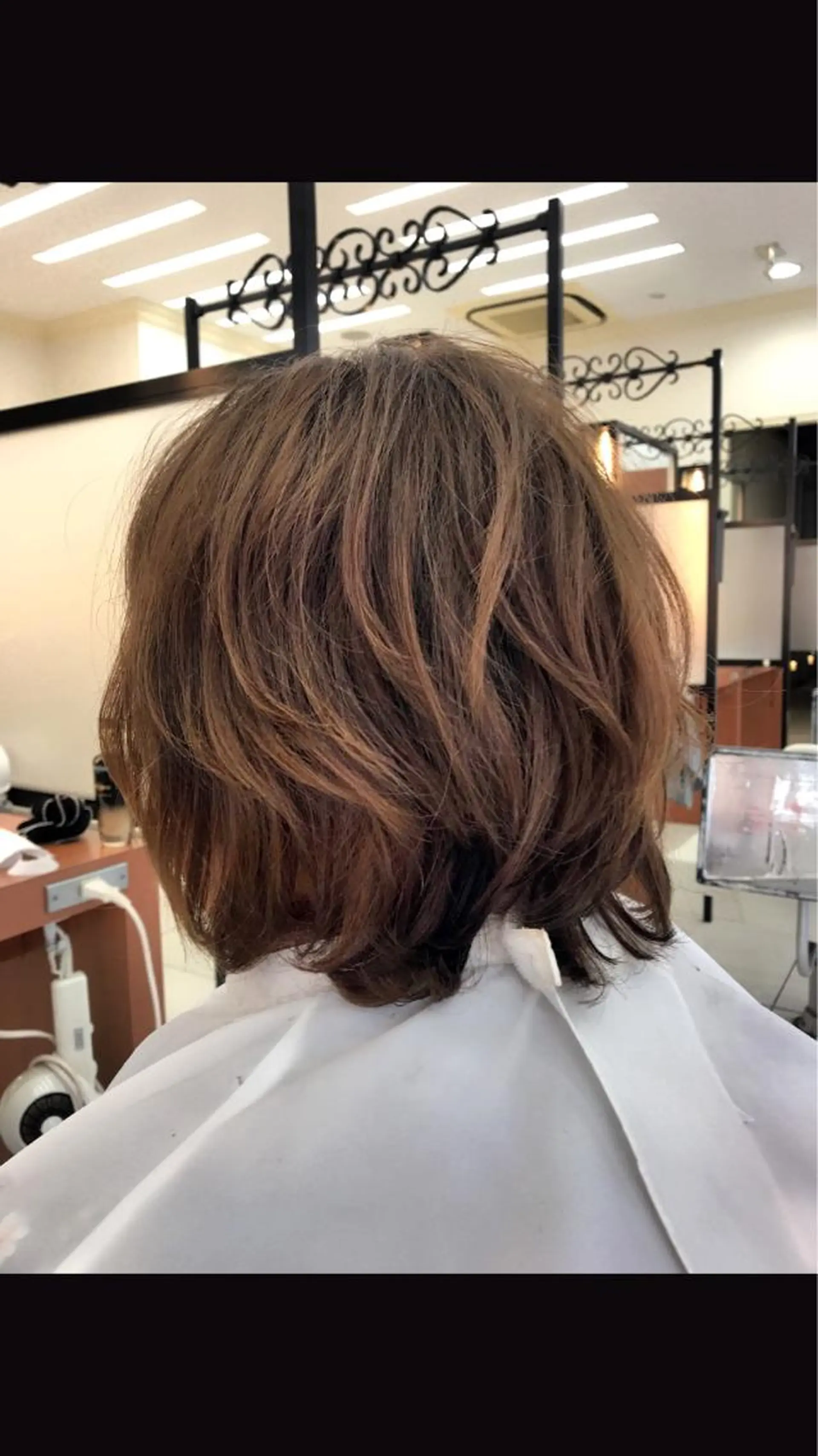 ショート カラー バレイヤージュ ボブ レイヤーカット 奈良崎 和弘のヘアスタイル