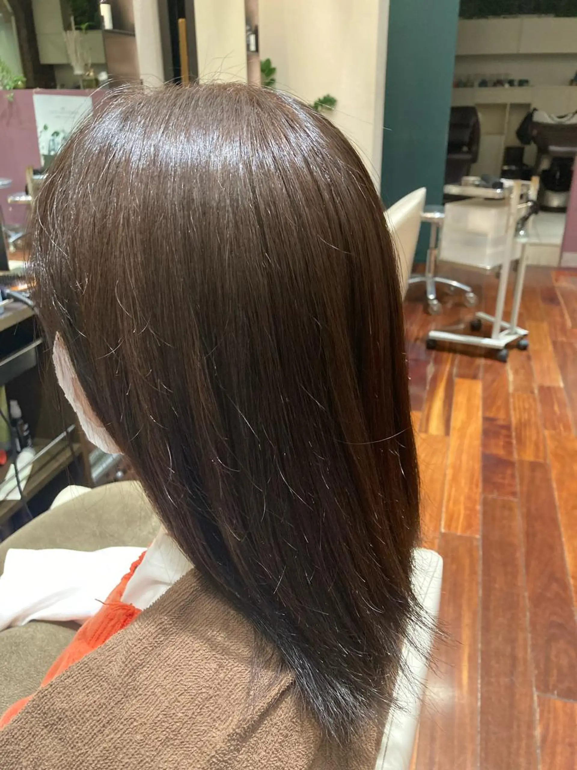 ミディアム カラー 黒髪 ブラウンカラー 成沢 モニカのヘアスタイル