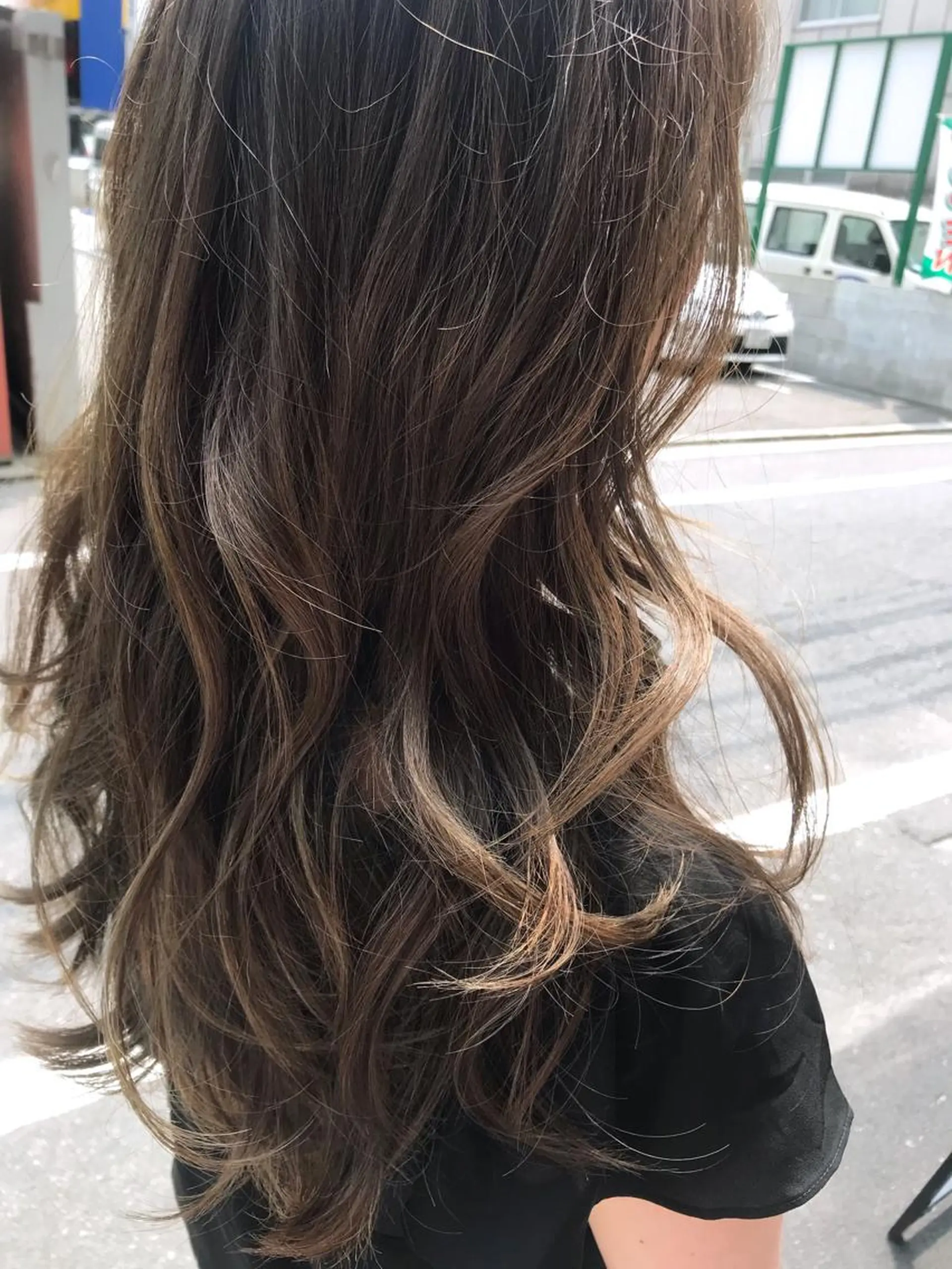 ロング ハイライト カット ヘアカラー トリートメント さの あやねのヘアスタイル