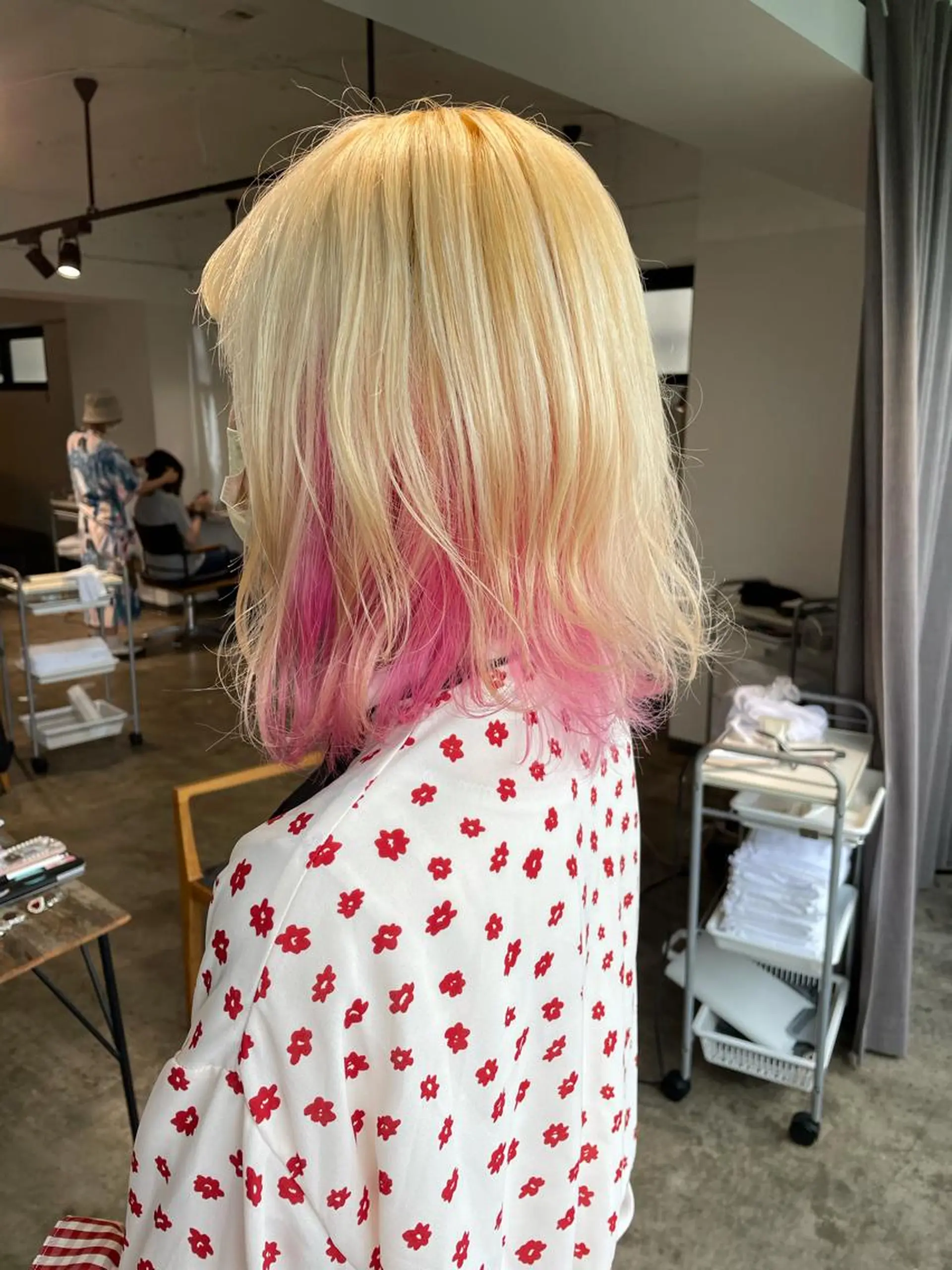 ミディアム カラー ブロンド インナーカラー ヘアカラー トリートメント ハイトーン/レイヤー /ケアブリーチ石川治のヘアスタイル