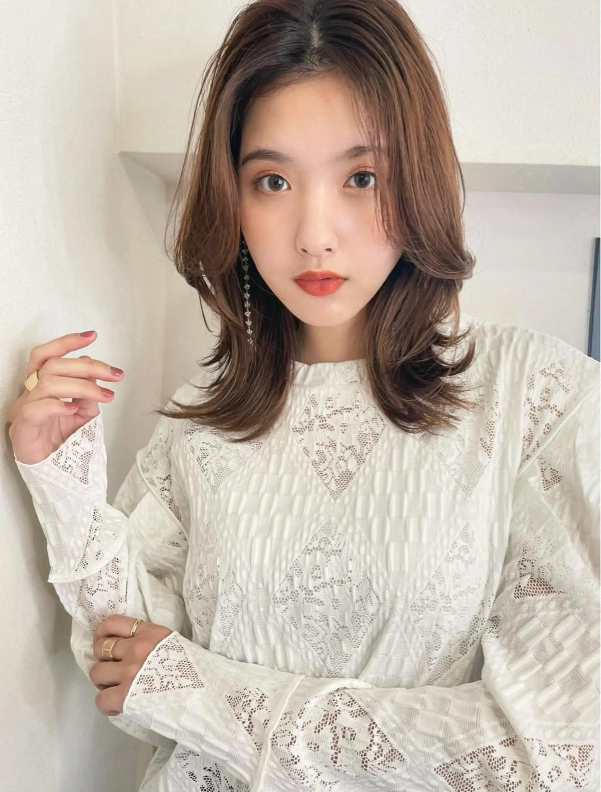 ミディアム カラー レイヤーカット、 大人可愛い　中村美羅のヘアスタイル