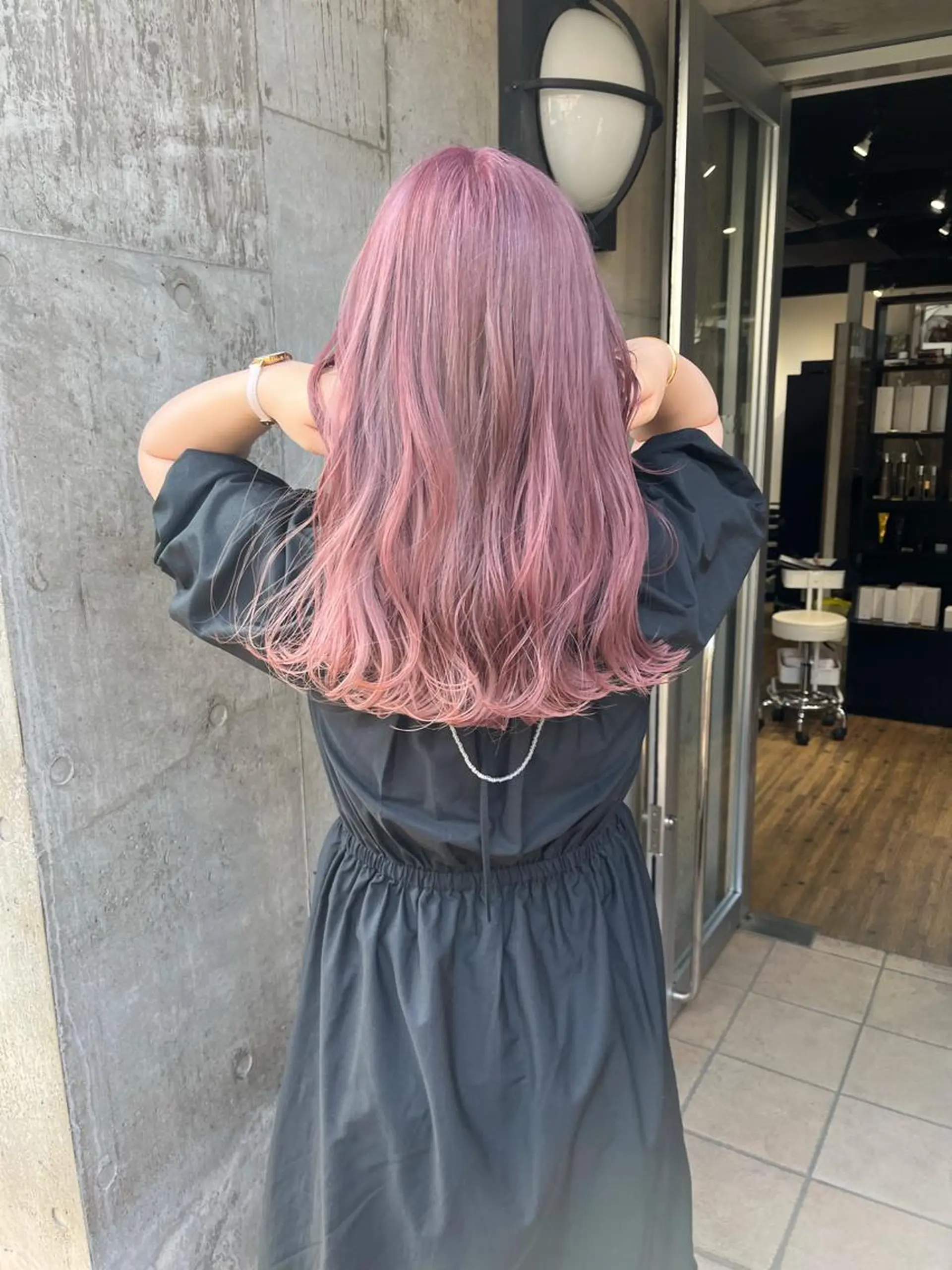 ロング カラー ラベンダーカラー ラベンダーピンク ピンクカラー ヘアカラー ミルクティーベージュ ブリーチ　店長　清水のヘアスタイル