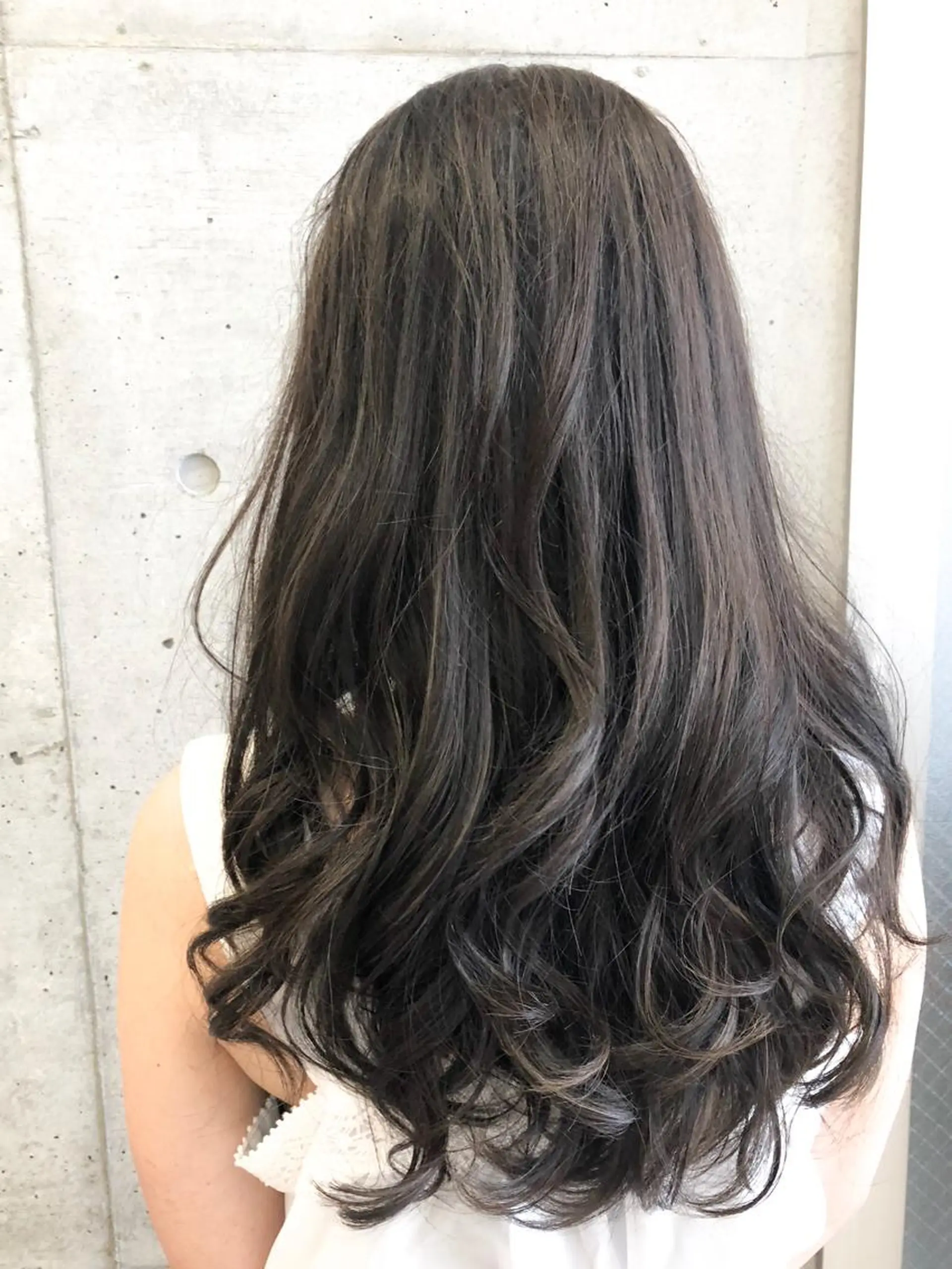 ロング カラー グレージュ ハイライトカラー ハイライト ヘアカラー 大栗 佑也  髪質改善のヘアスタイル