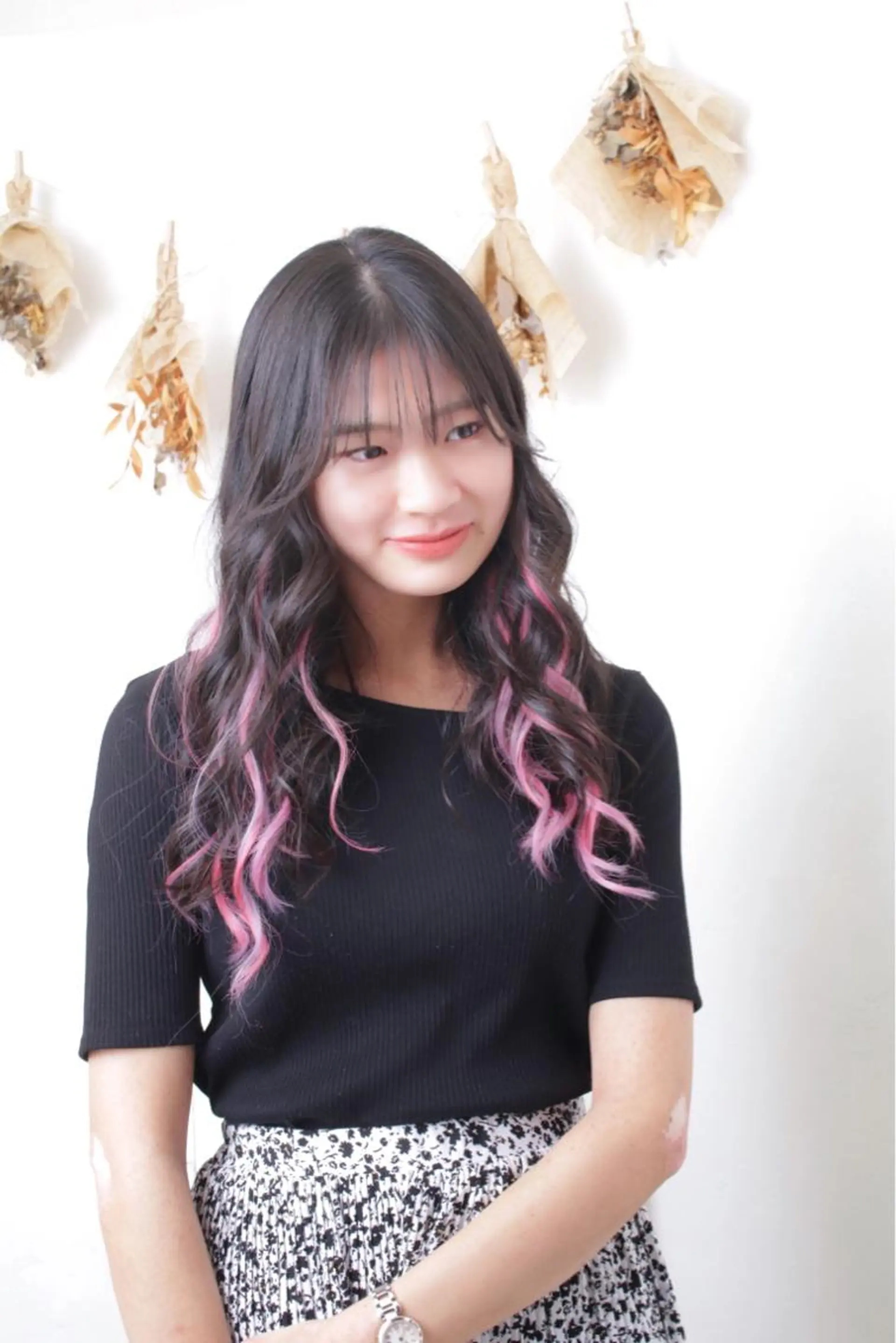 ロング カラー パーマ ヘアアレンジ ラベンダーカラー ピンクカラー エクステ エクステ 推し活専用 【派手髪】飯野ゆかりのヘアスタイル