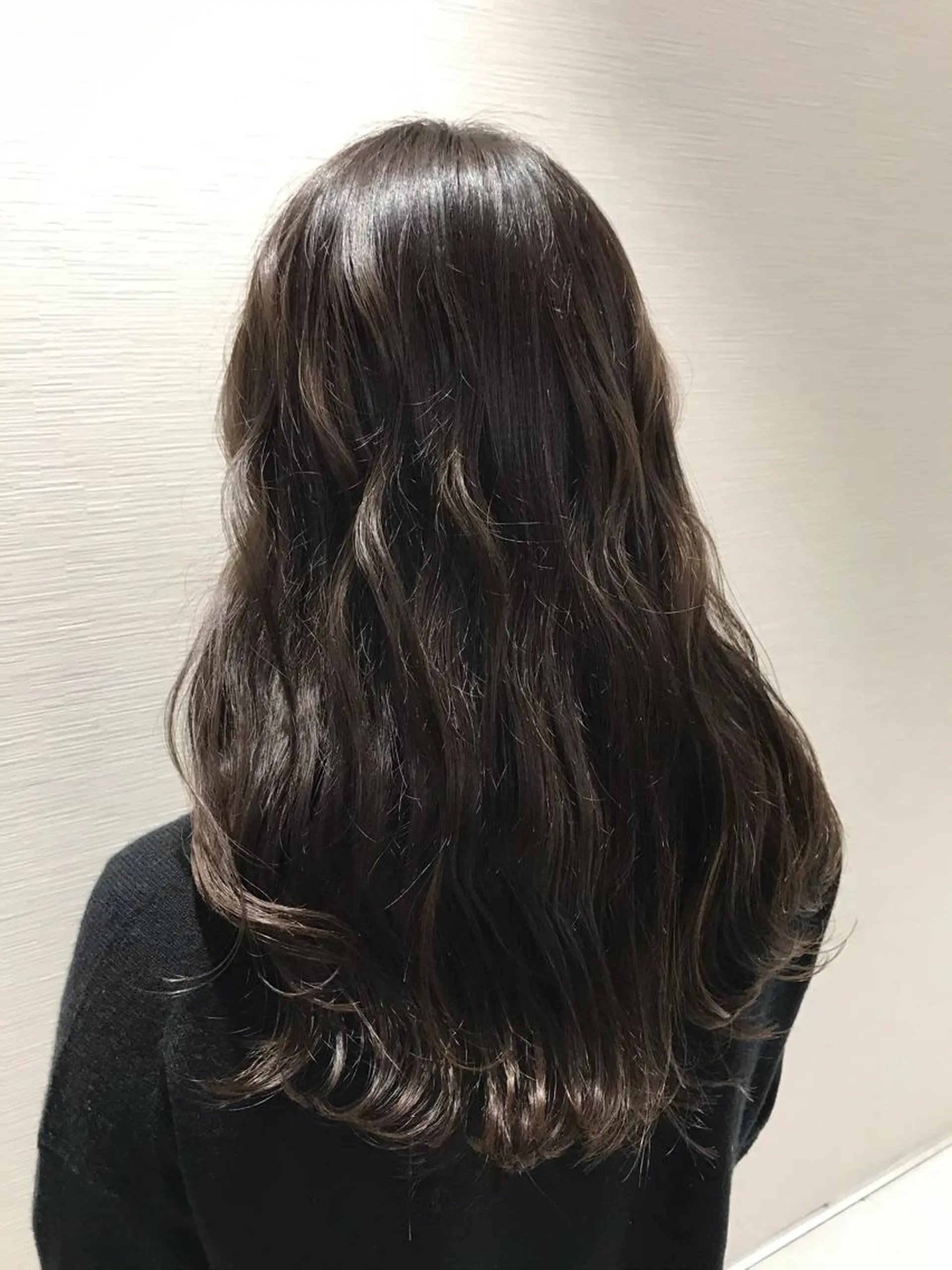 ロング カラー ヘアアレンジ ブリーチ グレージュ ブリーチなしカラー 【東北メンズヘア1 位受賞🥇】本間祐太のヘアスタイル