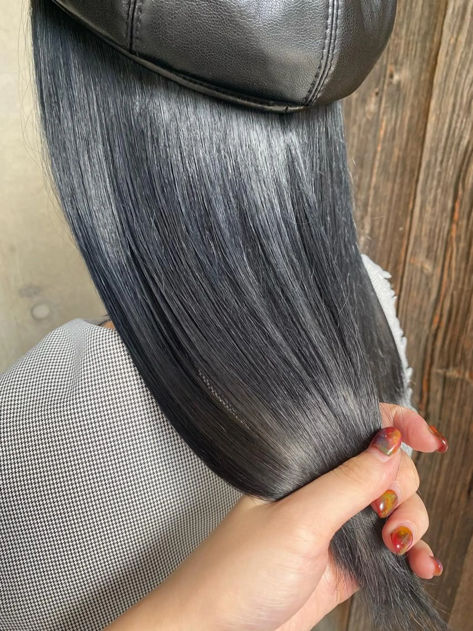 ロング ヘアカラー 透け感ベージュ ／ミハルのヘアスタイル