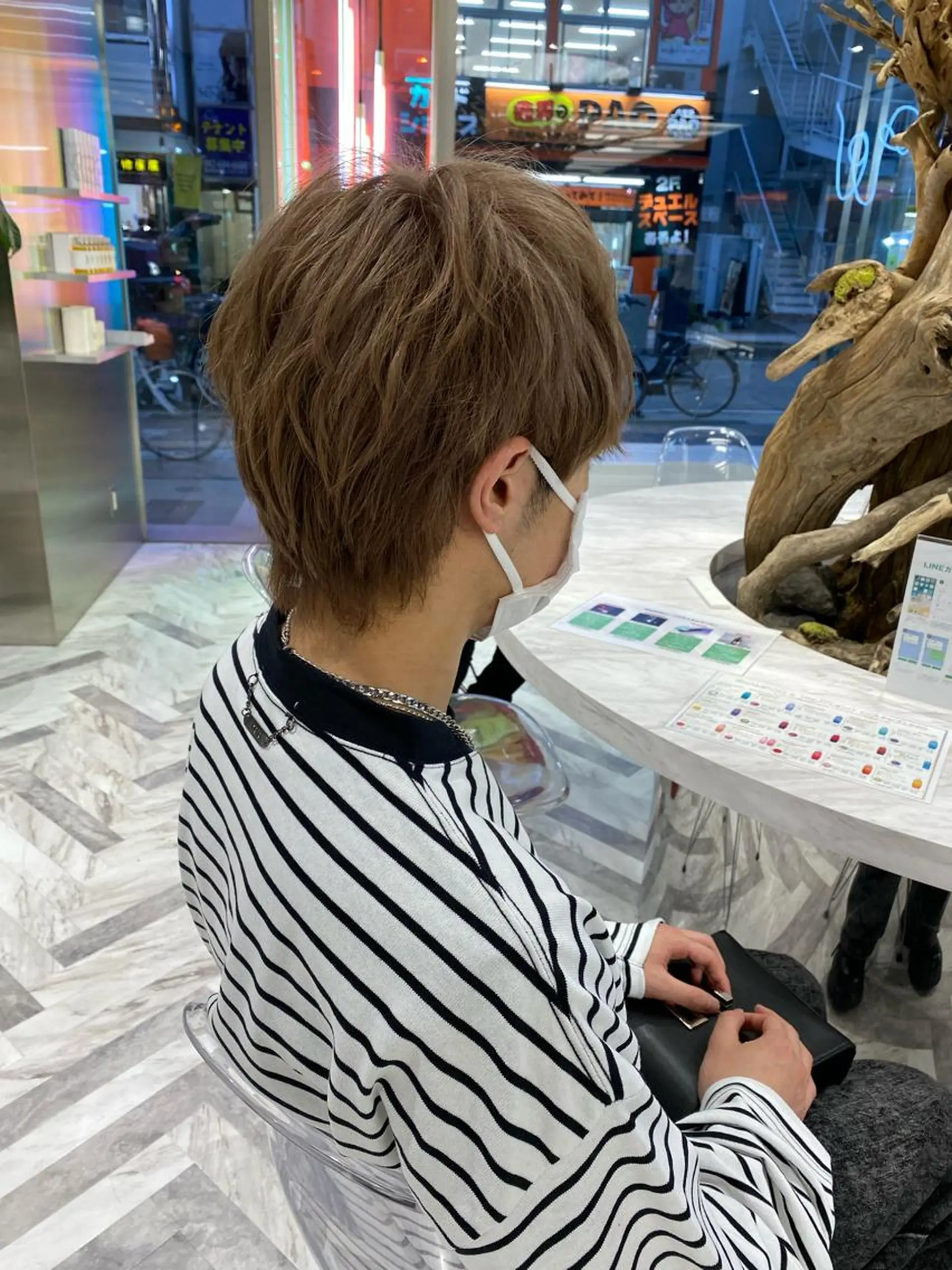 ショート ヘアカラー 透け感ベージュ ／ミハルのヘアスタイル