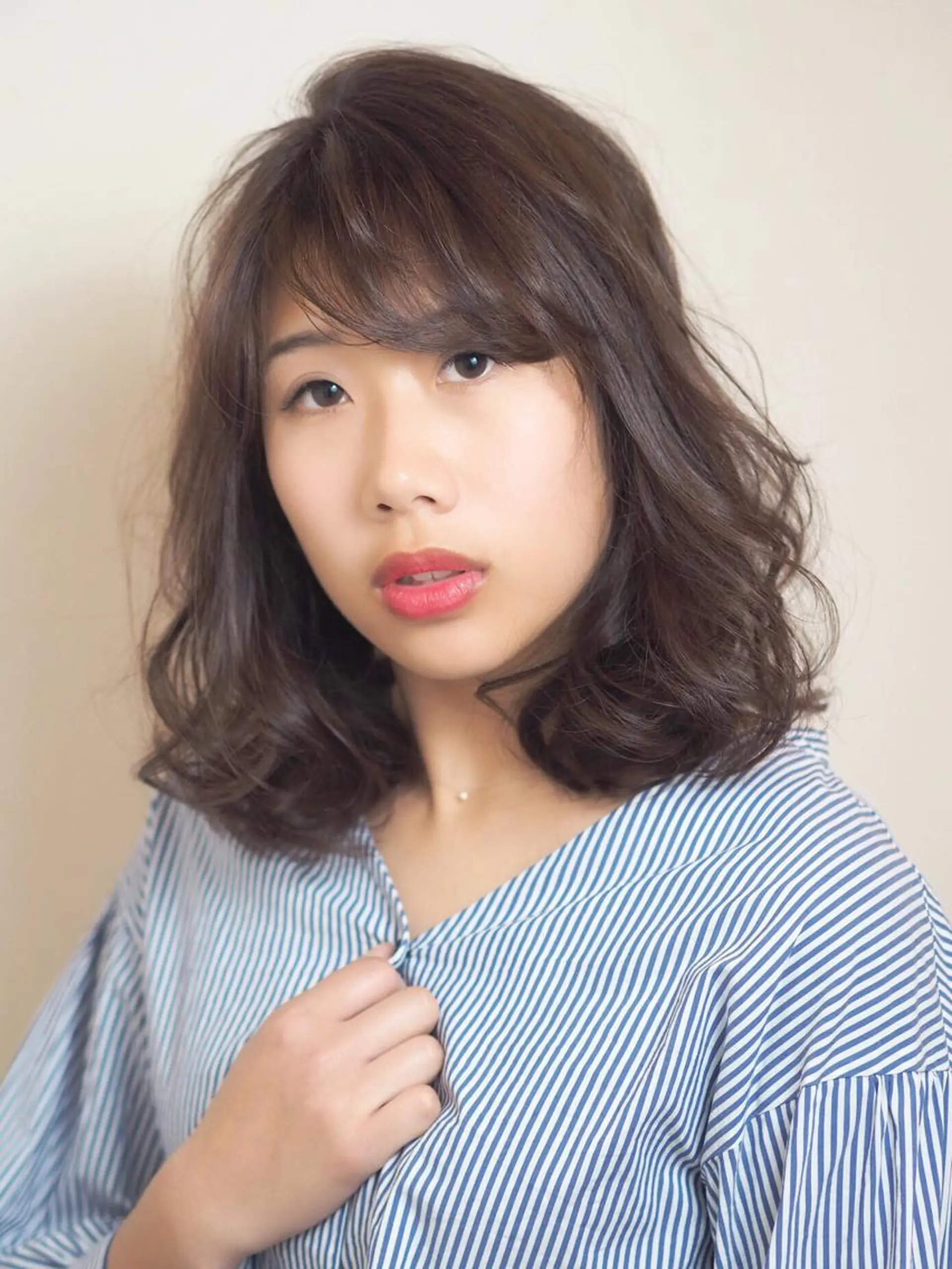 ミディアム カラー ヘアアレンジ ベージュカラー ネイビーカラー 坂本 直樹のヘアスタイル