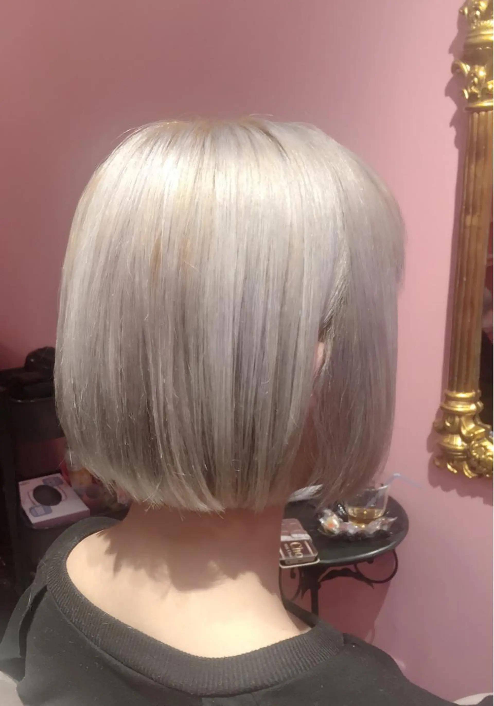 ショート カラー シルバー 櫻井 愛弓のヘアスタイル