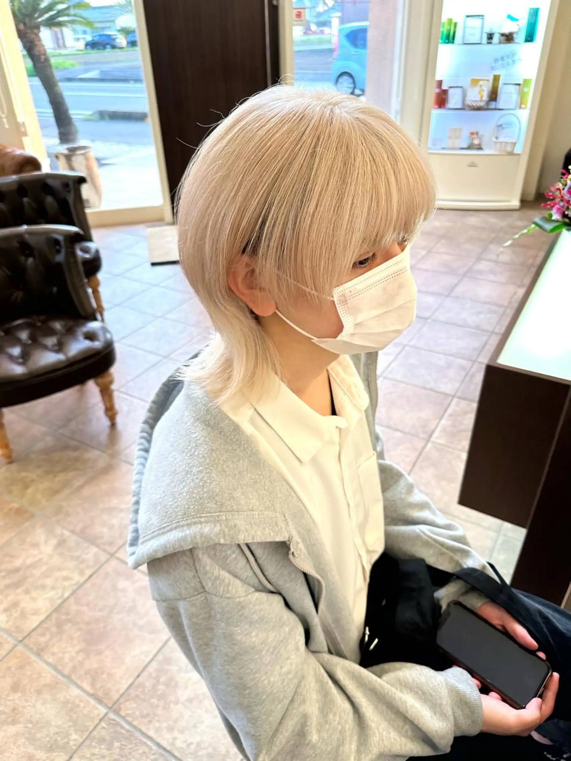 ミディアム カラー メンズ ブロンド ホワイトブロンド ヘアカラー トリートメント ダメージレスブリーチ HIROSHIのヘアスタイル