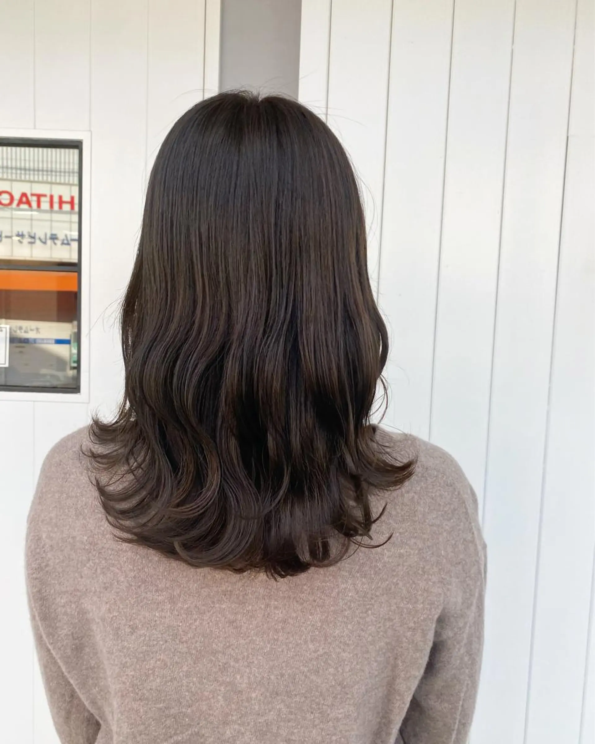 セミロング カット ヘアカラー 西村 美羽のヘアスタイル