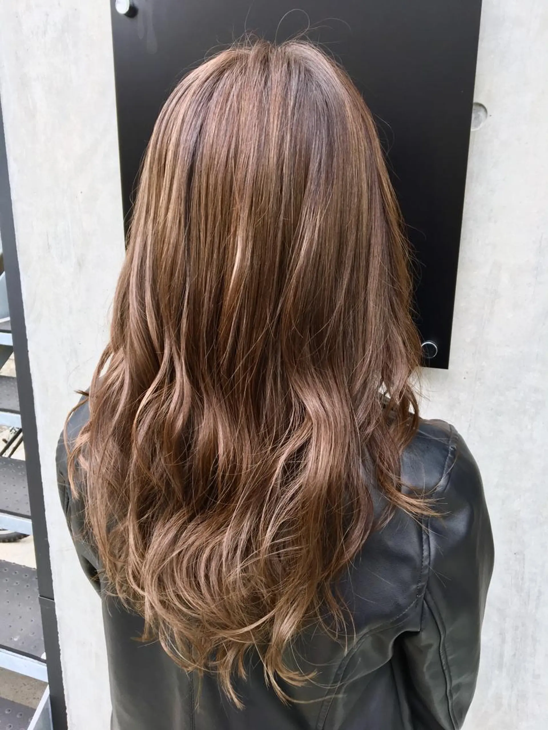 ロング カラー パーマ アッシュ ハイライトカラー ハイライト ✨髪質改善縮毛矯正✨ 宇田川修平のエステ・リラクイメージ
