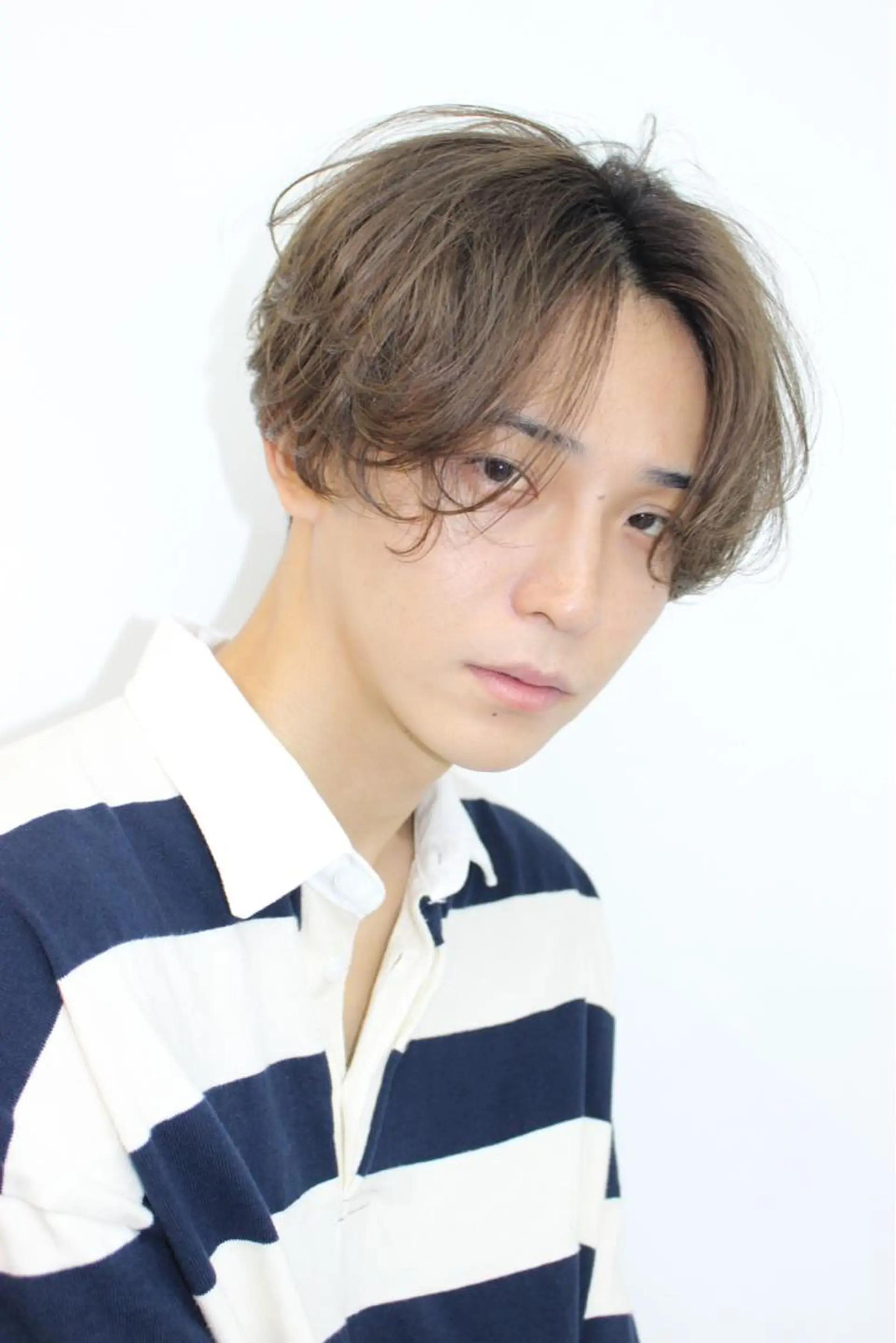カラー メンズ センターパート ベージュカラー ミルクティーベージュ カット ヘアカラー 🔥メンズ特化🔥 永瀬椋のヘアスタイル