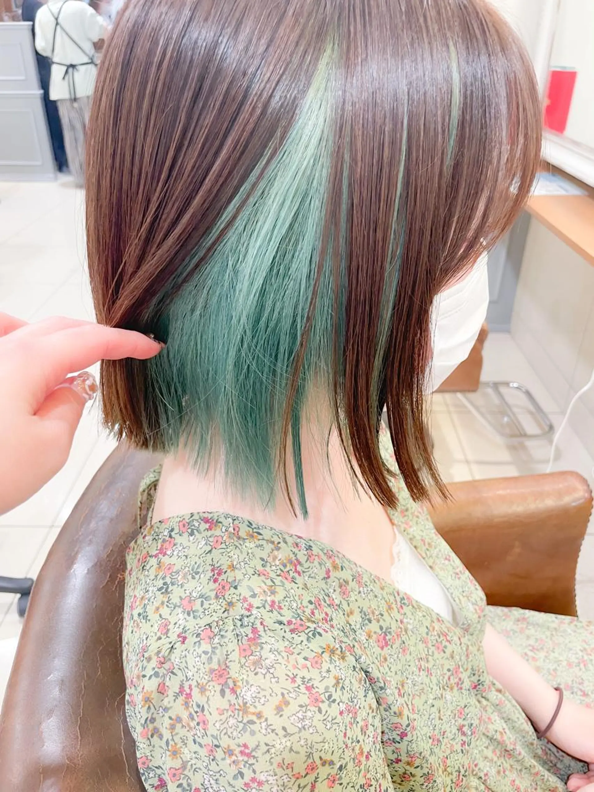 ミディアム カラー 切りっぱなしボブ エメラルドグリーン インナーカラー ボブ カット ヘアカラー トリートメント ✨カラー支持No.1 🧸ワキ カナコ🧸のヘアスタイル
