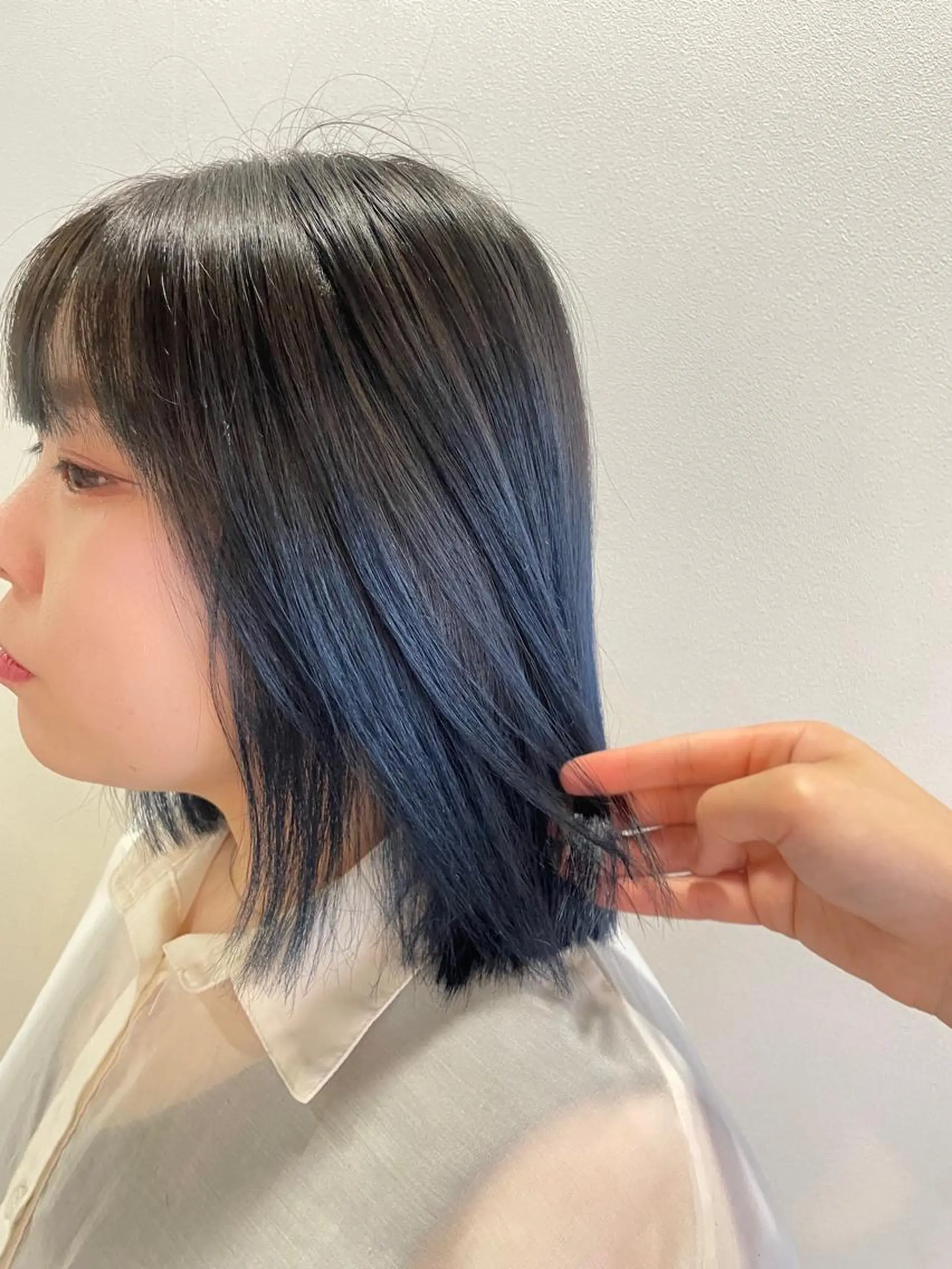 ミディアム カラー ハイトーン/レイヤー 似合わせ・ユキノのヘアスタイル