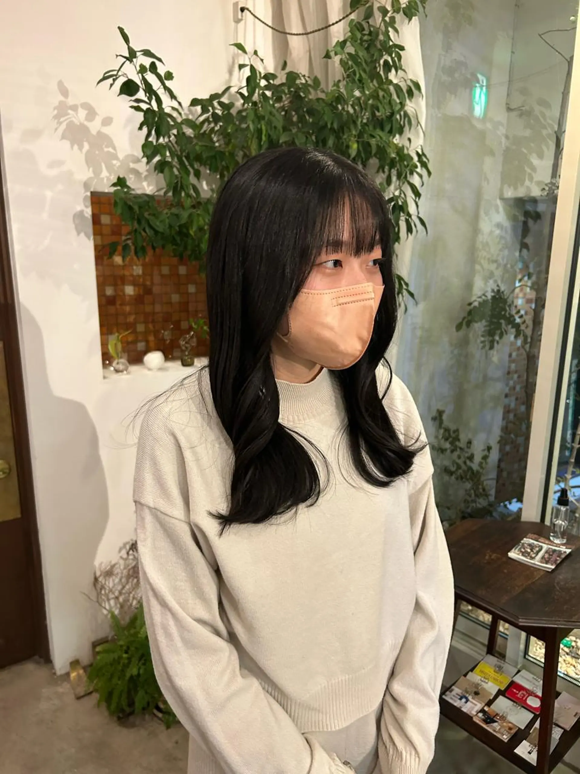 ロング 谷澤 朋佳のヘアスタイル